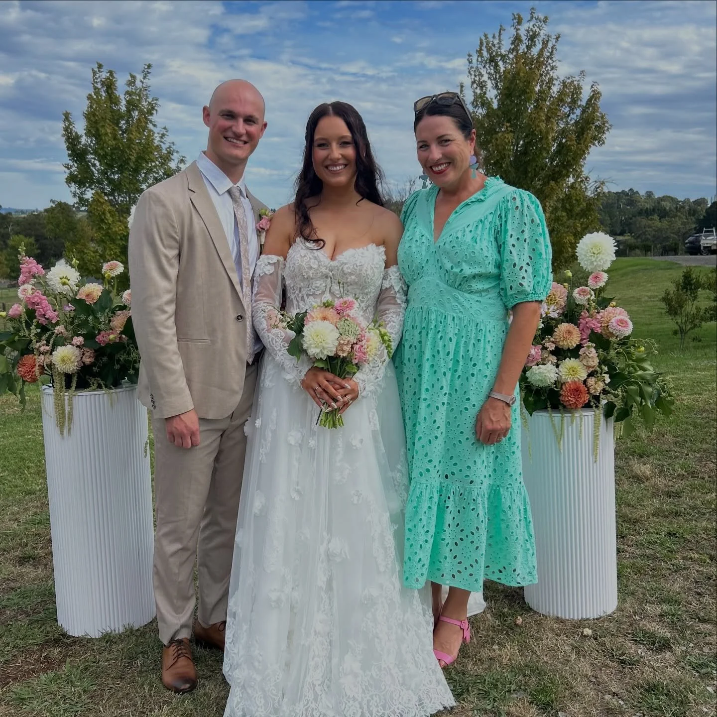 MARRIED! She was hotttt on the Yaz Vaz today. So muggy too. But no rain! And Eliza and Liam are hereby happily betrothed. 
.
Their celebrations took place at a family business with the inky ranges in the background. Relaxed vibes abounded- lawn furni