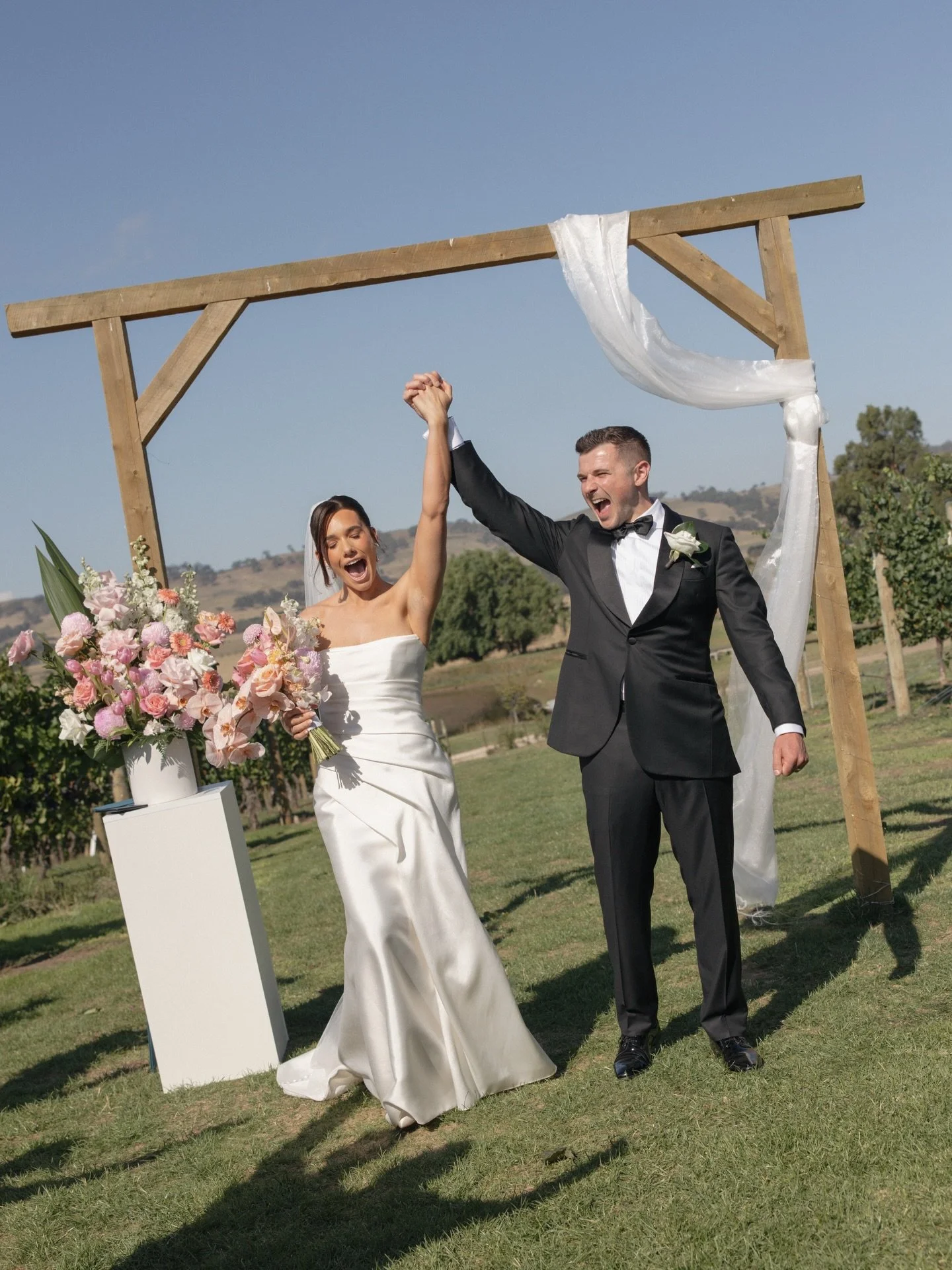 Can&rsquo;t beat that feeling of being just married to your love, about to step off to head back up the aisle to falling petals and a drum and bass banger. 
.
Meg and Jesse leaning into the joy 🙌.
.
@tenacresagency 
@clevelandestate
@flowersbyvaru
@