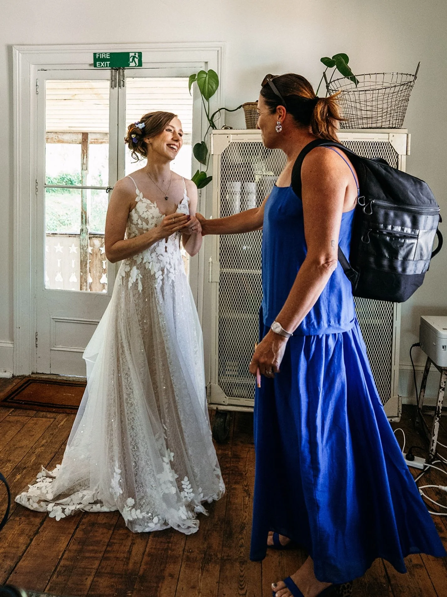 Pre ceremony check in with Em. I use this time to sign the DONLIM, run through the moving parts again and either hype you up or calm you down. 
.
We&rsquo;re locked and loaded. 
In 20 mins you&rsquo;ll be on the aisle. 

LFG!!
.
📷: @lulu_and_lime (n