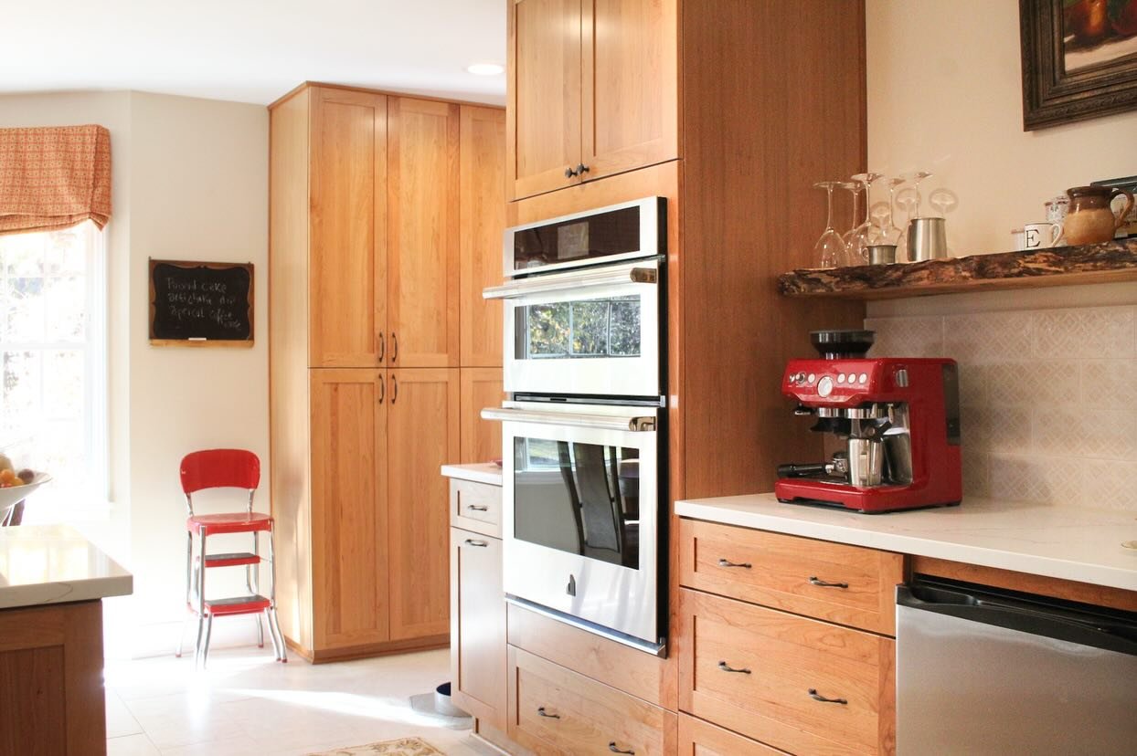 🌨️❄️Snowy day energy❄️🌨️
Nothing like a warm, wood-filled kitchen to balance it out. If it&rsquo;s going to snow in CLT, at least the kitchen can feel this warm!