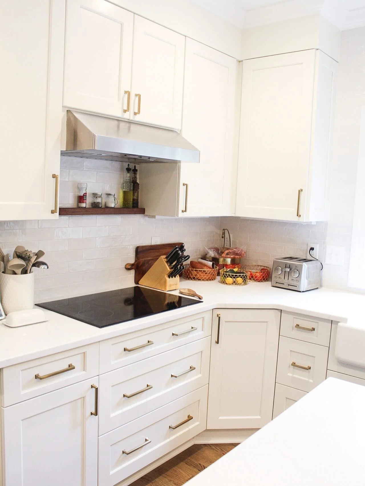This SouthPark kitchen got a full glow-up 🤍 Thoughtful details, timeless finishes, and the right amount of contrast to make it feel warm, functional, and beautifully lived-in.