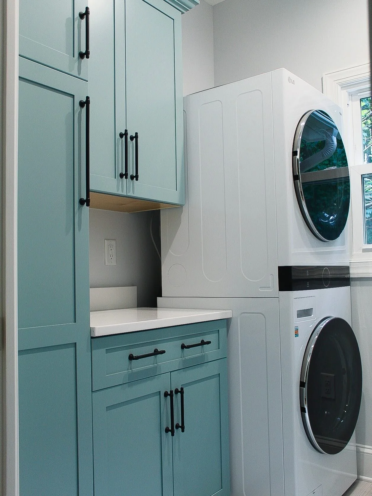 A little charm off Providence &amp; Kuykendall Road🩵

This soft blue cabinetry brings calm, function, and beauty all into one perfectly polished laundry space 🫧✨

#LaundryDay #HomeOrganization #StylishLiving #ChoreEase #SleekDesign