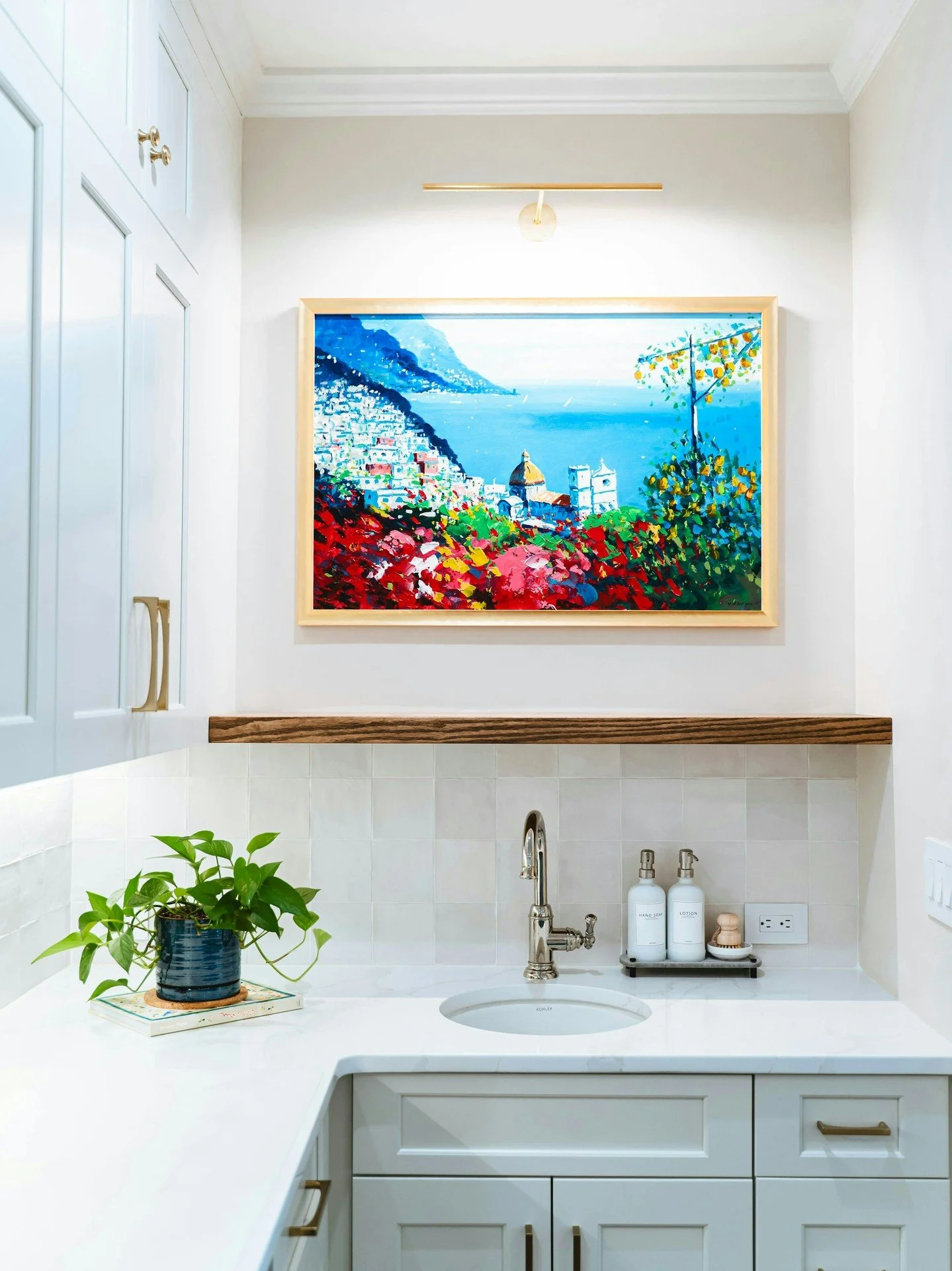 This weekend is made for gathering ✨
and creating a space that feels like a little getaway.

#HomeGetaway #WeekendVibes #InvitingSpaces #FreshDecor #GatheringAtHome #CozyCorner #RelaxationGoals