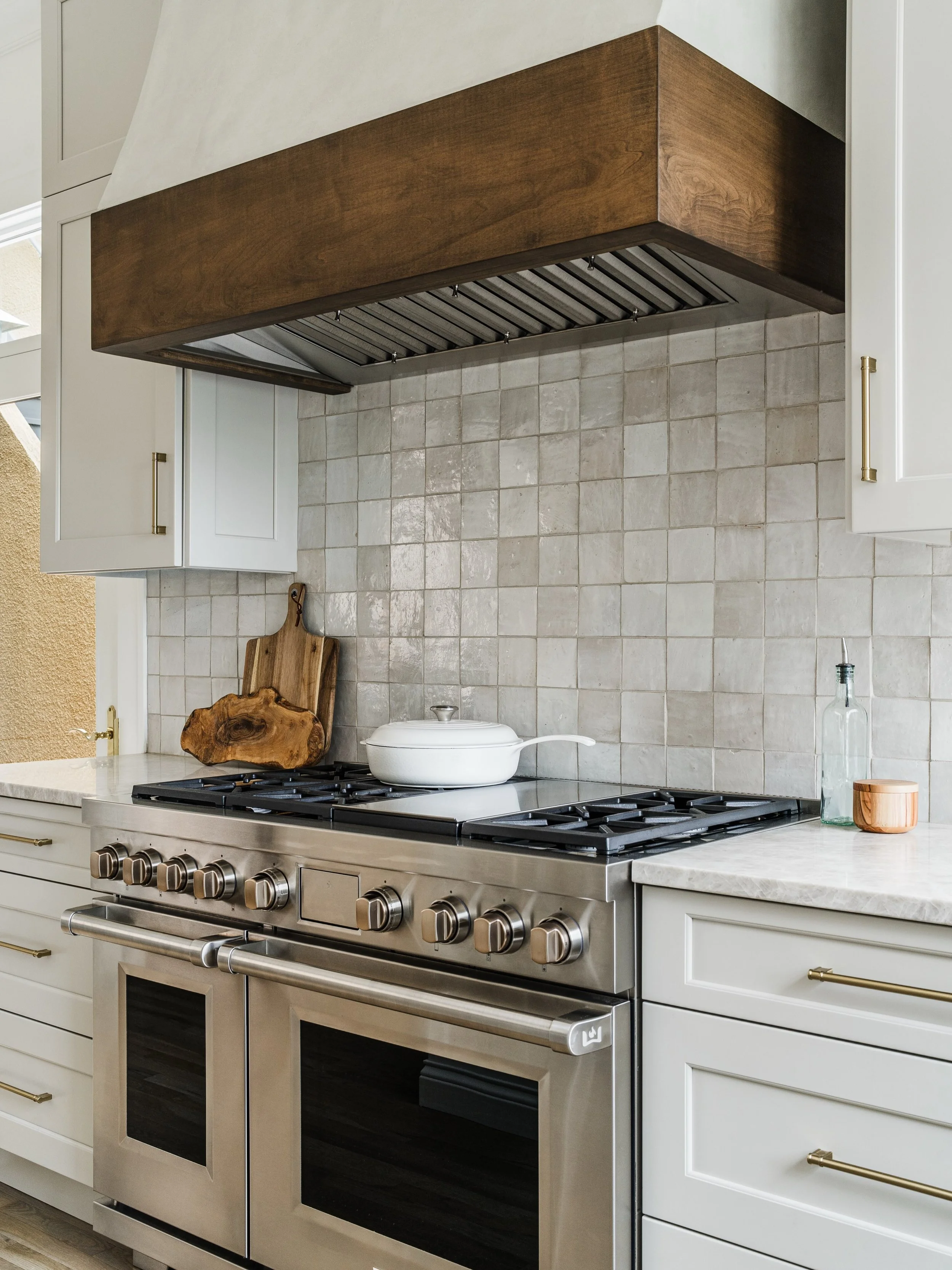 A beautiful combination of a custom wood range hood, textured tile backsplash, and this stunning Wolf stove. Together, they create a striking focal point in this kitchen renovation!

📸: @easterdaycreative 

@fergusonhomeofficial @queencityhomestore 