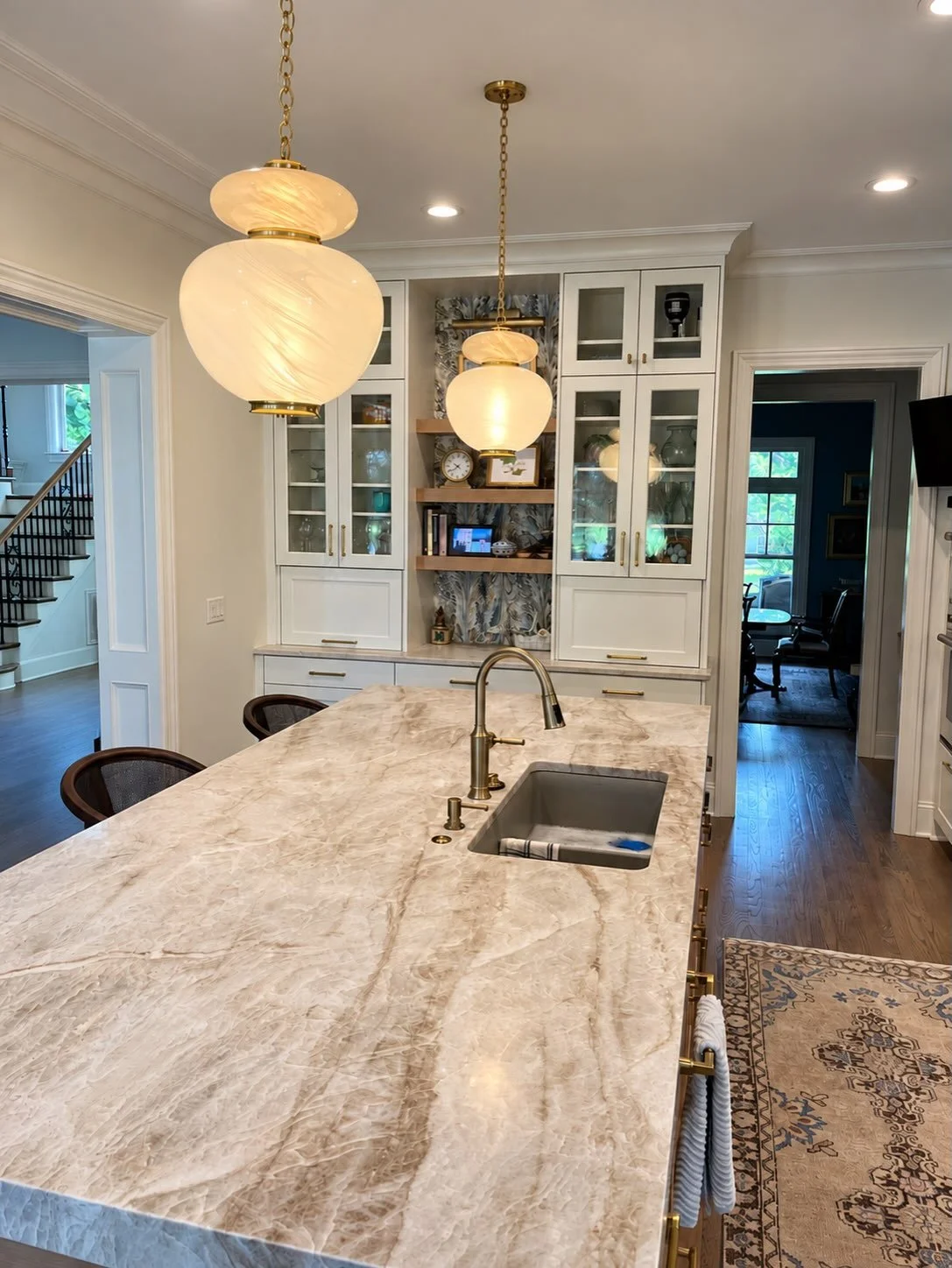It&rsquo;s all in the details!

This Providence Park kitchen renovation features beautiful Taj Mahal countertops, statement warm lighting, and a stunning range hood, bringing more character to this space. 

We love how each element makes a statement 