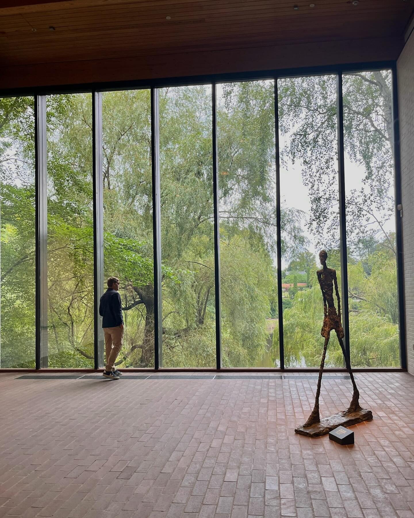 An inspiring visit to the Louisanna Museum of Modern Art in Humleb&aelig;k, Denmark last week. Truly a room with a view.

#jasongoodarchitecture #architecture #danisharchitecture #contemporaryarchitecture #naturalmaterials #louisianamuseum #louisiana