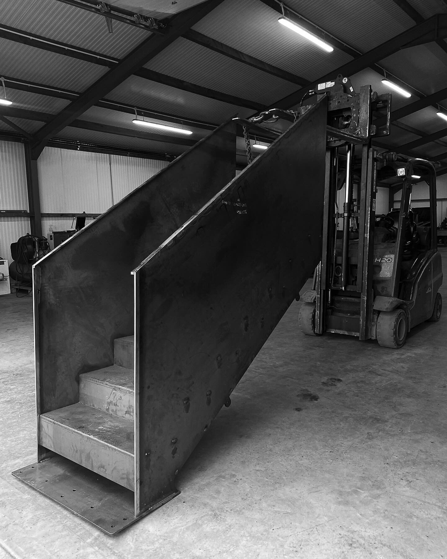 We are excited to be working with the steel craftspeople from @nacrebespoke on our steel stair for our project at 7 Calonne Road in Wimbledon.

#jasongoodarchitecture #architecture #onsite #london #wimbledon #minimal #bespoke #construction #staircase
