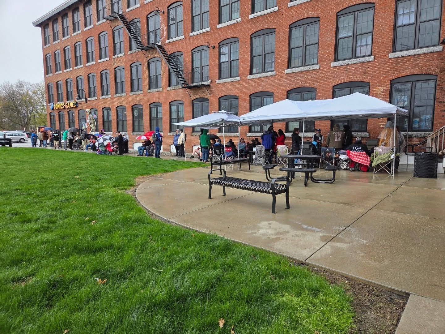 The rain hasn't stopped the Free Comic Book Day line from forming! Come see us from 10 to 5 for FREE COMICS!!!