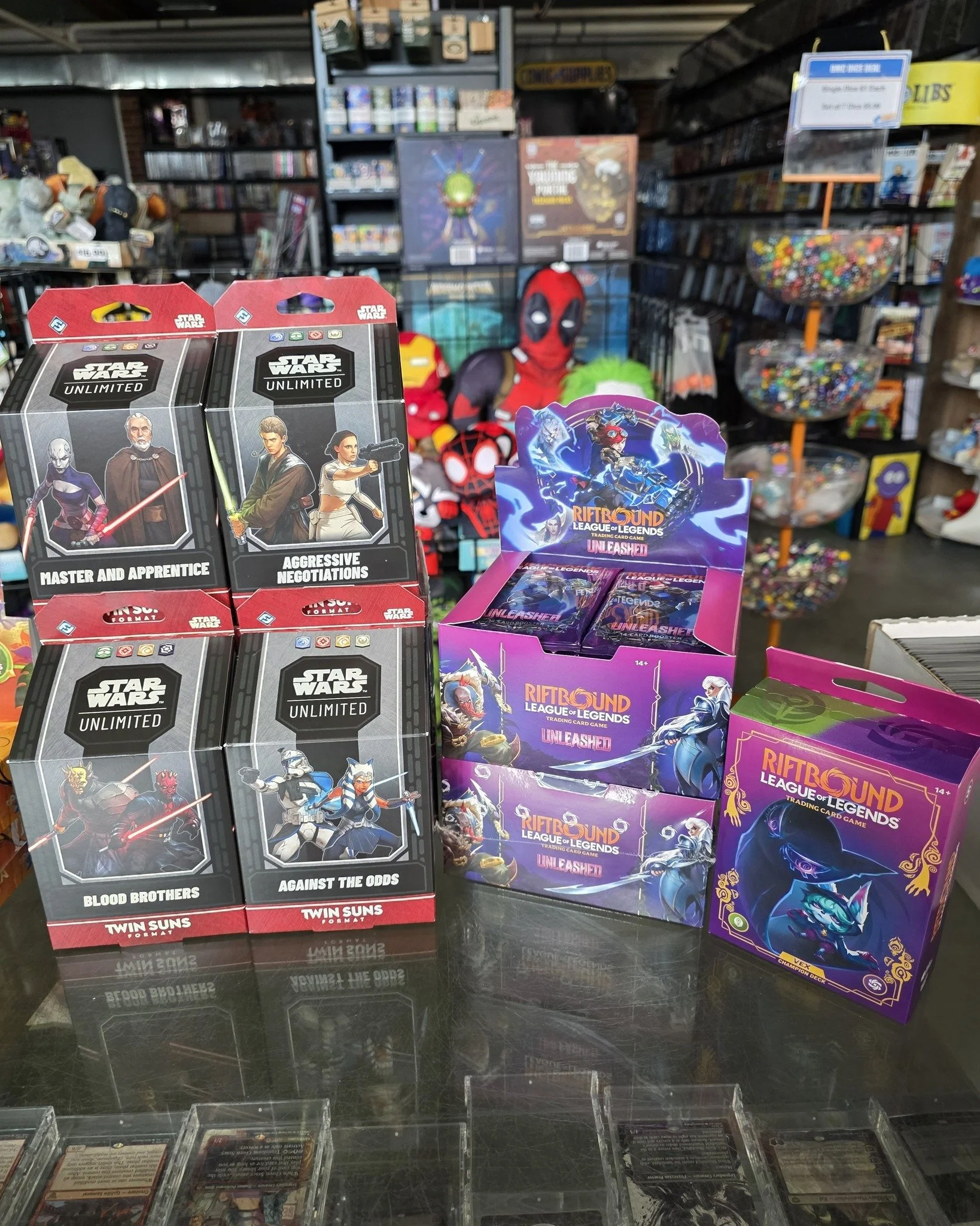 Out today at both locations, new Yu-Gi-Oh!, Riftbound Unleashed,Locana Wilds Unknown and Star Wars Unlimited Twin Suns decks!

#starwars #yugioh #lorcana #riftbound ##leagueoflegends