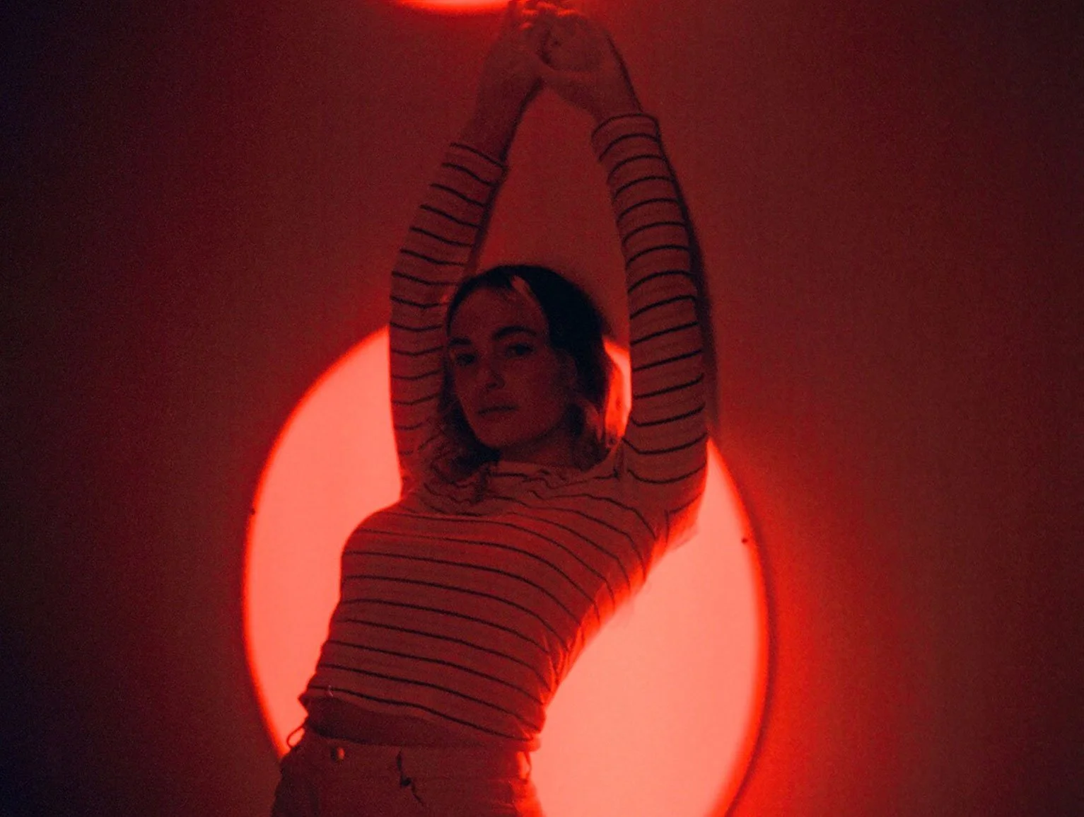 néomí – “Close”