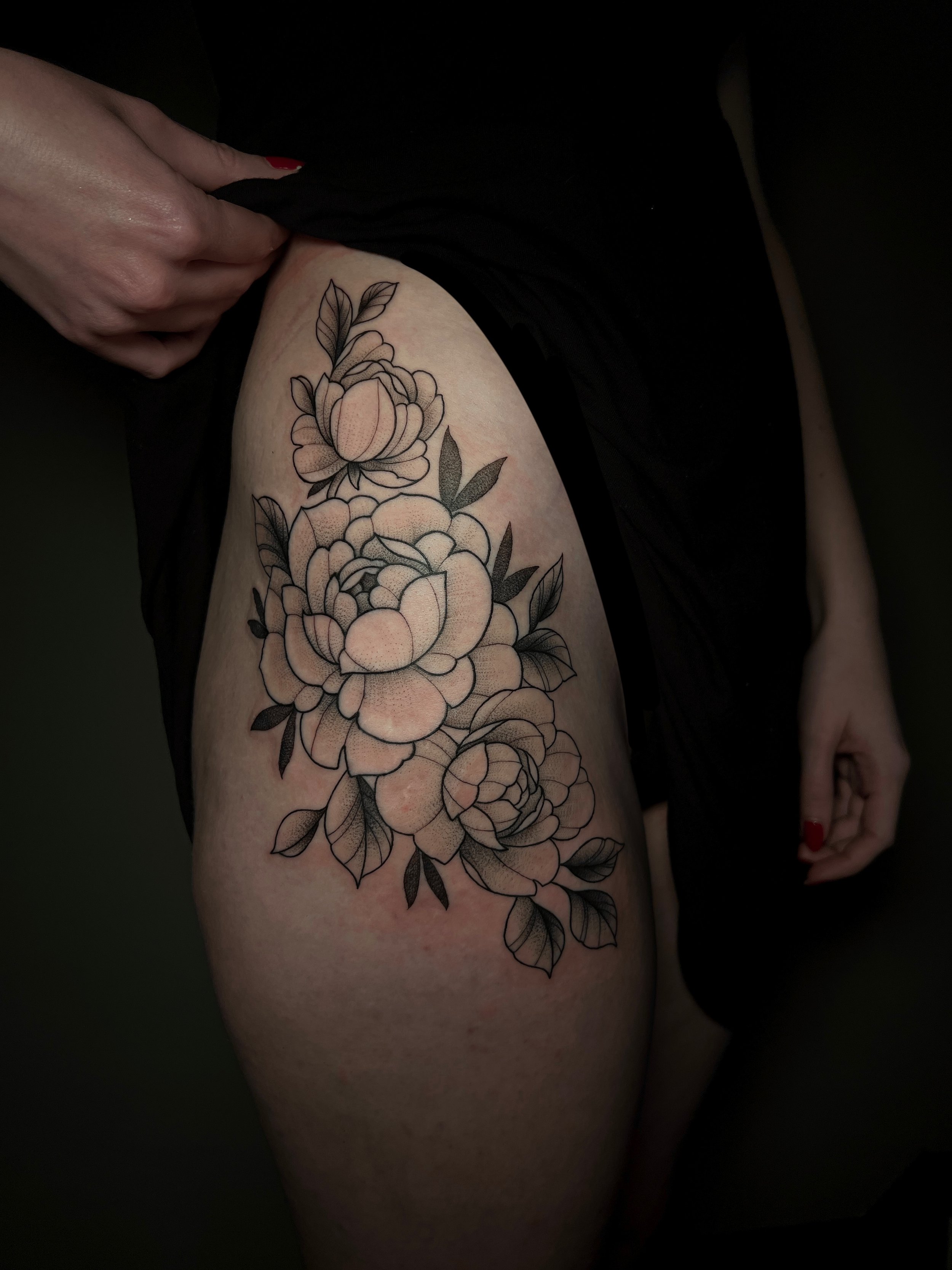 Floral and botanical hip tattoo with high contrast details, designed and tattooed by Maya Wild at Sub Rosa Tattoo Studio in Grants Pass, Oregon. This feminine piece highlights fit and flow to flatter the hip and thigh. Ideal for clients looking for s