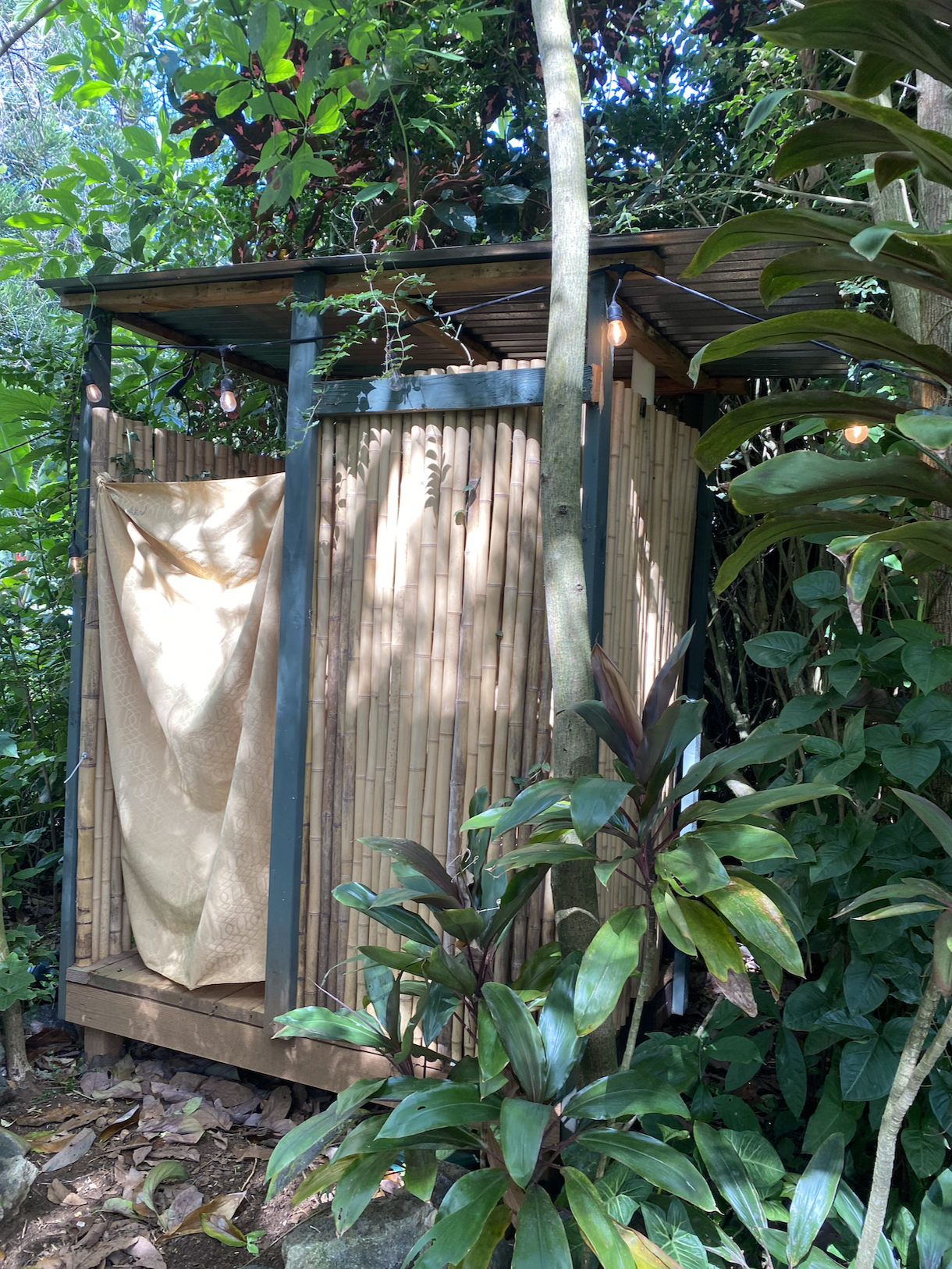Outdoor compost toilet