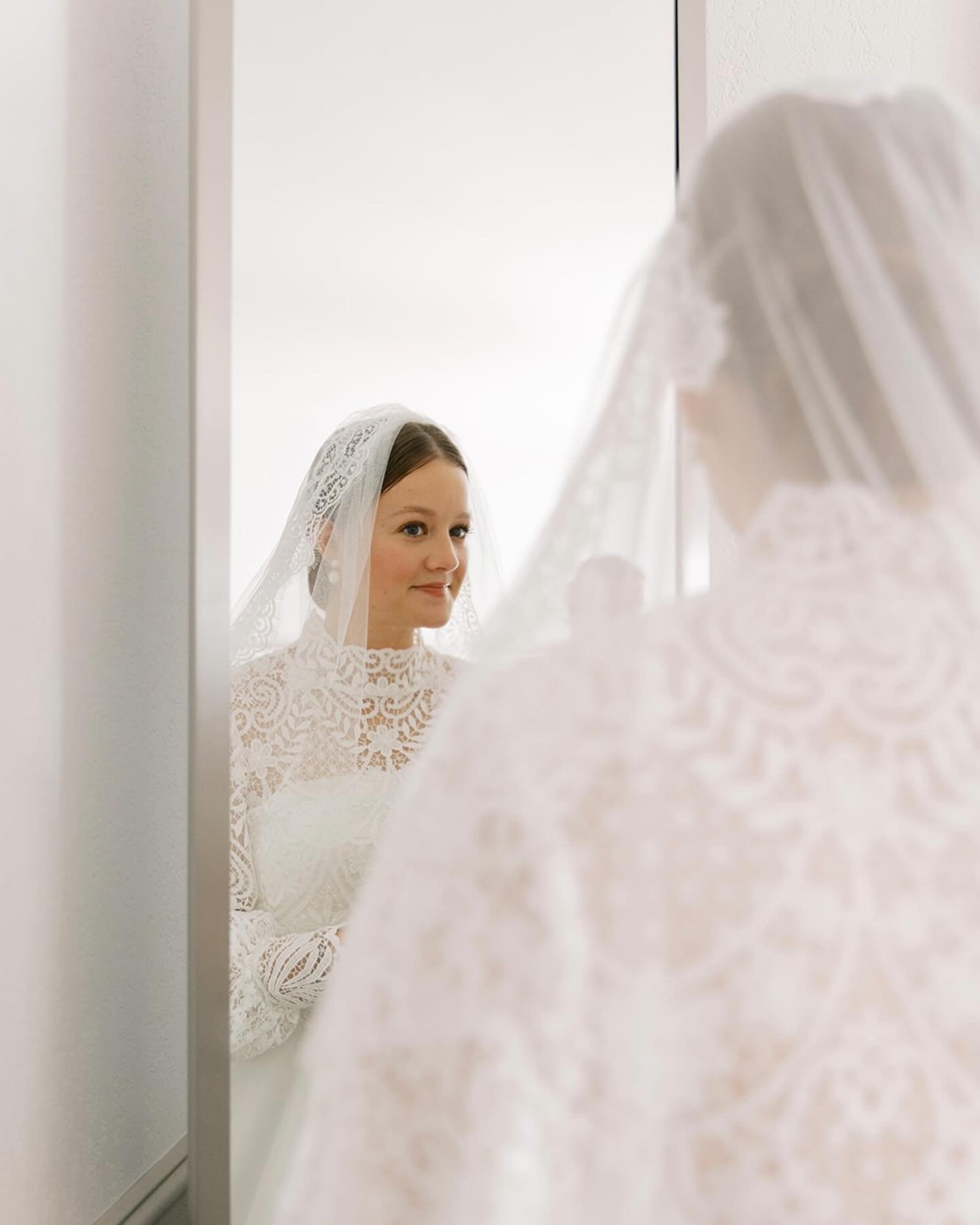 Moments before becoming Mrs ✨

Photography: @jillianadrianne
Coordination: @canaweddingco
Florals: @arrowbellaweddings
Venue: @annapolis_weddings
Church: St Mary&rsquo;s Parish
Band: @mltrsband
Cake: @sweetheartspatisserie
Draping: @eventdynamicsinc
