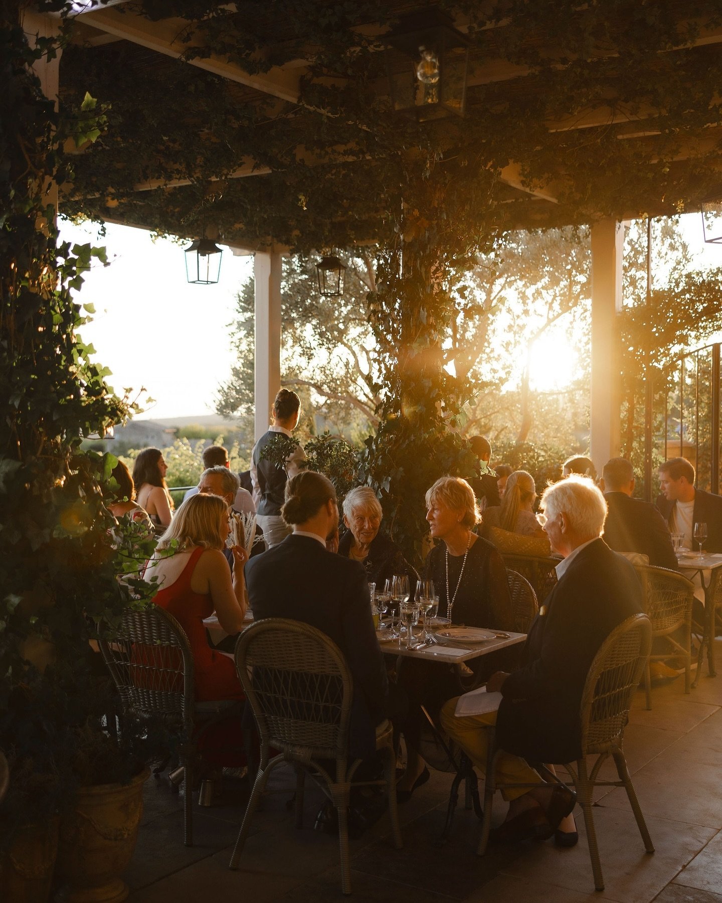Snapshots from a glorious reception dinner @clovergordes for T&amp;C ✨

@apricityevent.co @airellesgordes @beryl.rov