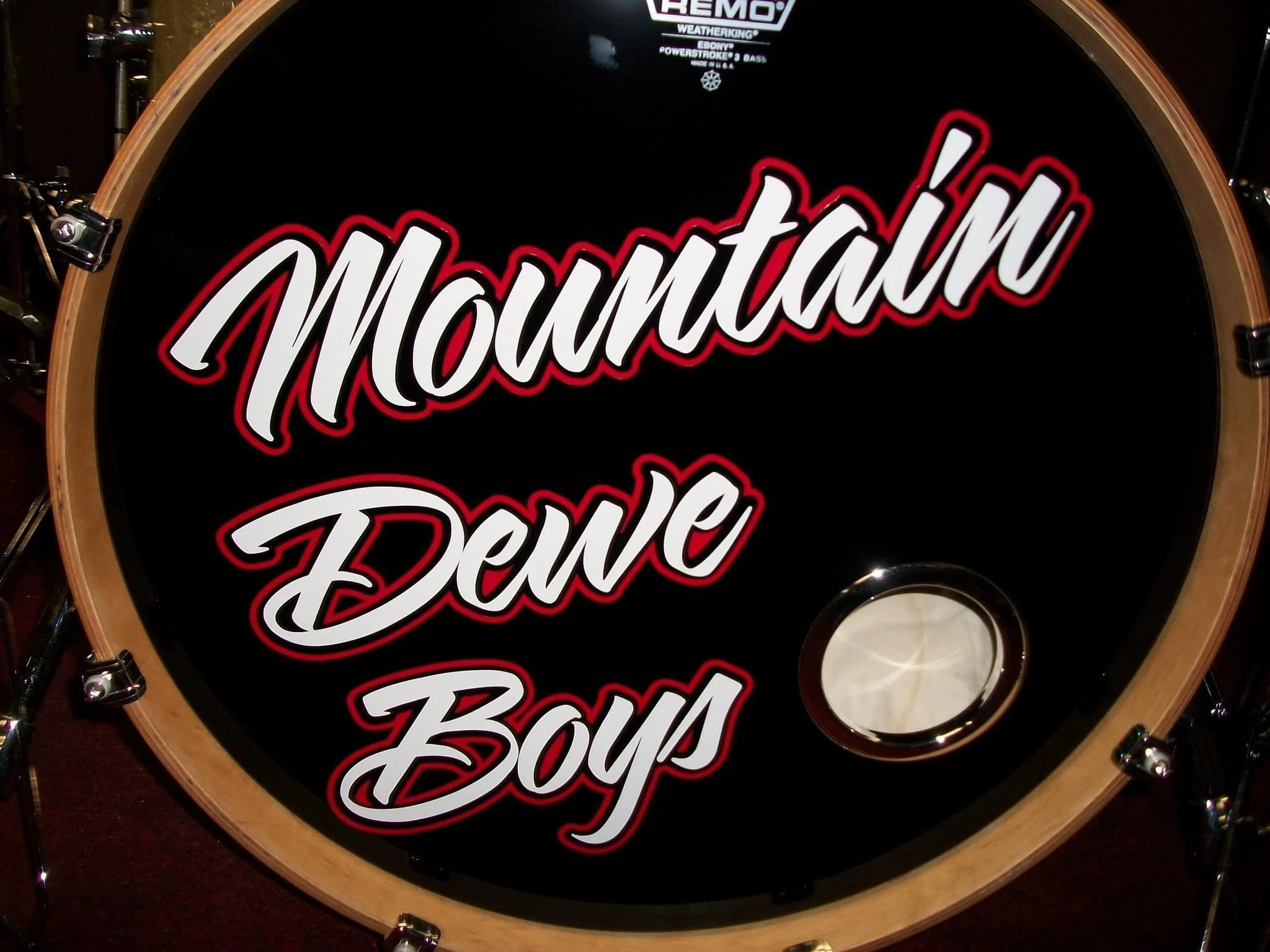 Live music from The Mountain Dewe Boys