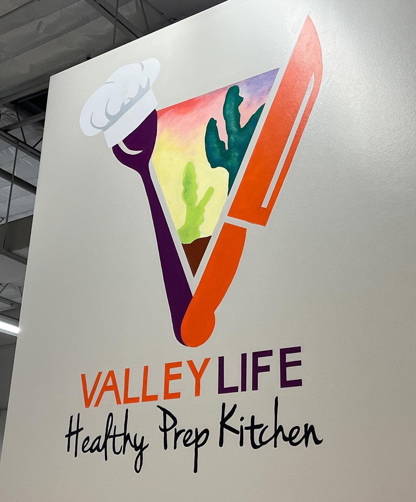 It was amazing to paint for Valley Life in Phoenix!! We are excited to work with them again. @valleylifeaz 

#mural #logo #muralartist #phoenix #phoenixartist