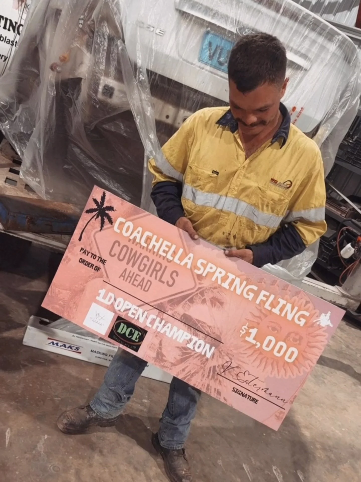 Who’s going to take home the 1D Open Cheque proudly sponsored by @the_westerncollective and DCE services? π₯³π«ΆπΎ
Big thanks to JBM freight for hand delivering our beloved Coachella cheques! π° π
**please note the cowboy is sadly not included