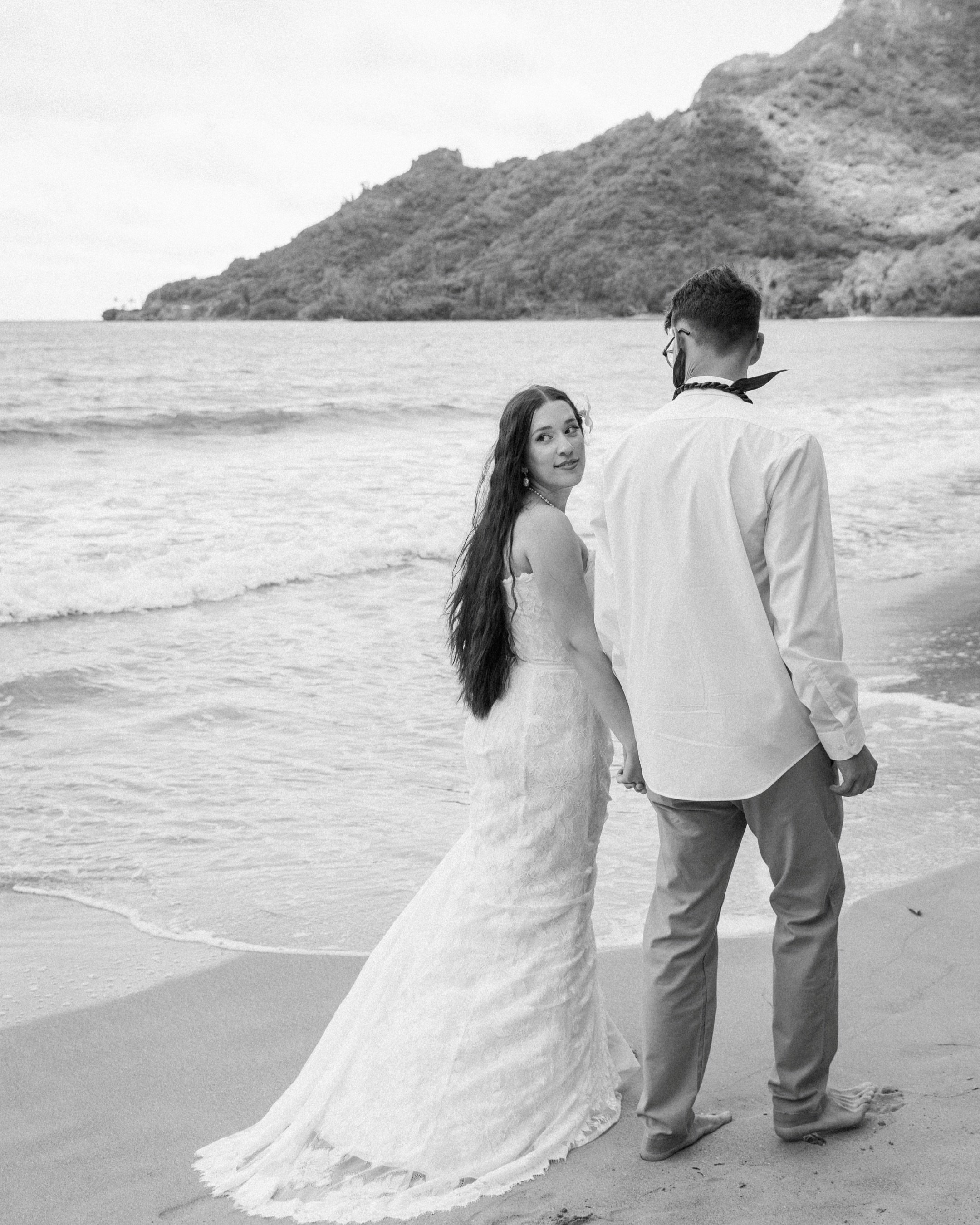 forever us 🤞🏽✨💕

#couplesgoals❤️ #hawaiiphotographer #oahuphotographer #hawaiicouplesphotographer #weddingidea