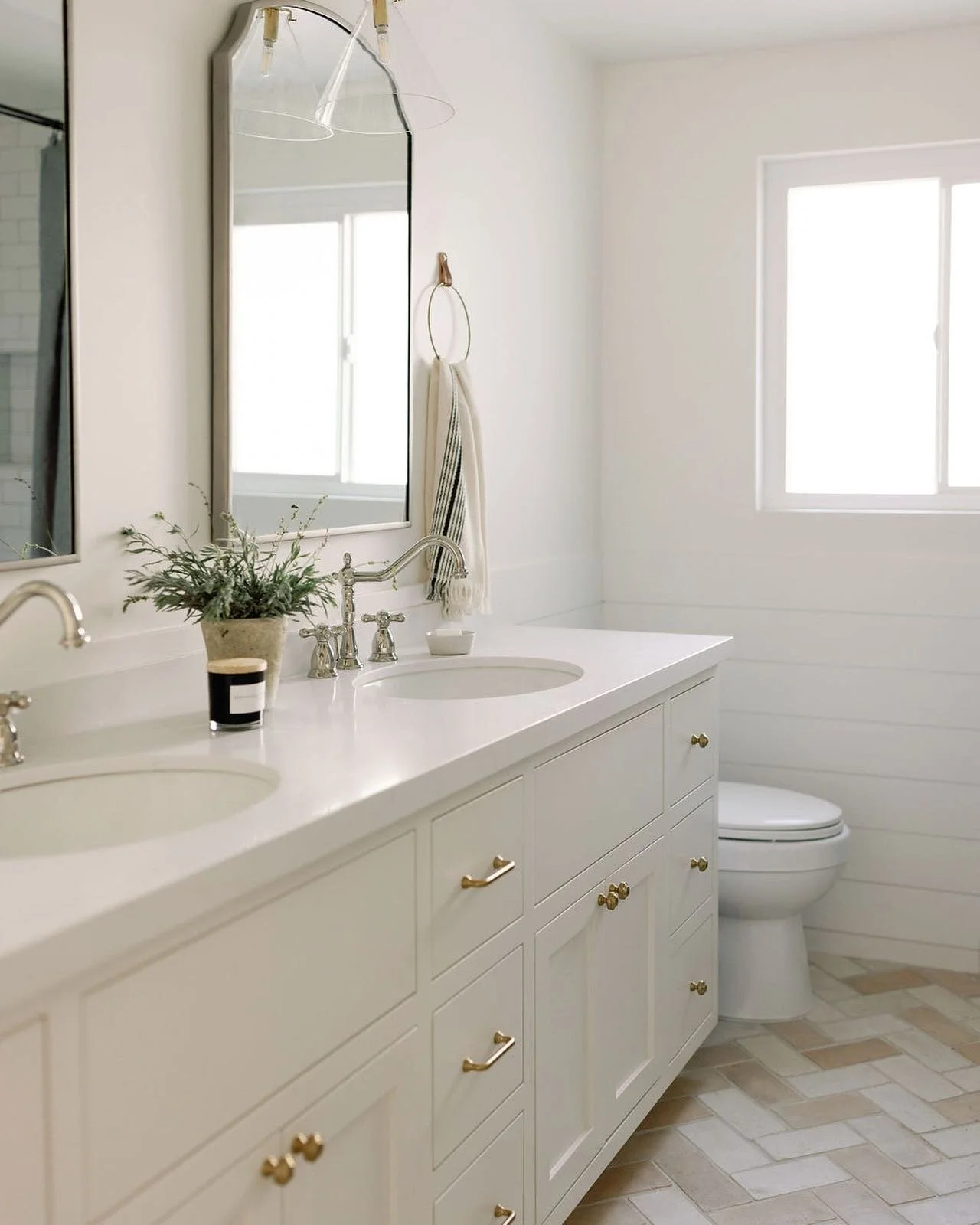 Custom hand picked Arto brick is stealing the show in our historic modern kids bath. We placed every single one before install to make sure the pattern  met our vision. 

Design is always something to be visually expressed&hellip;.❤️

📷 @katieshuler