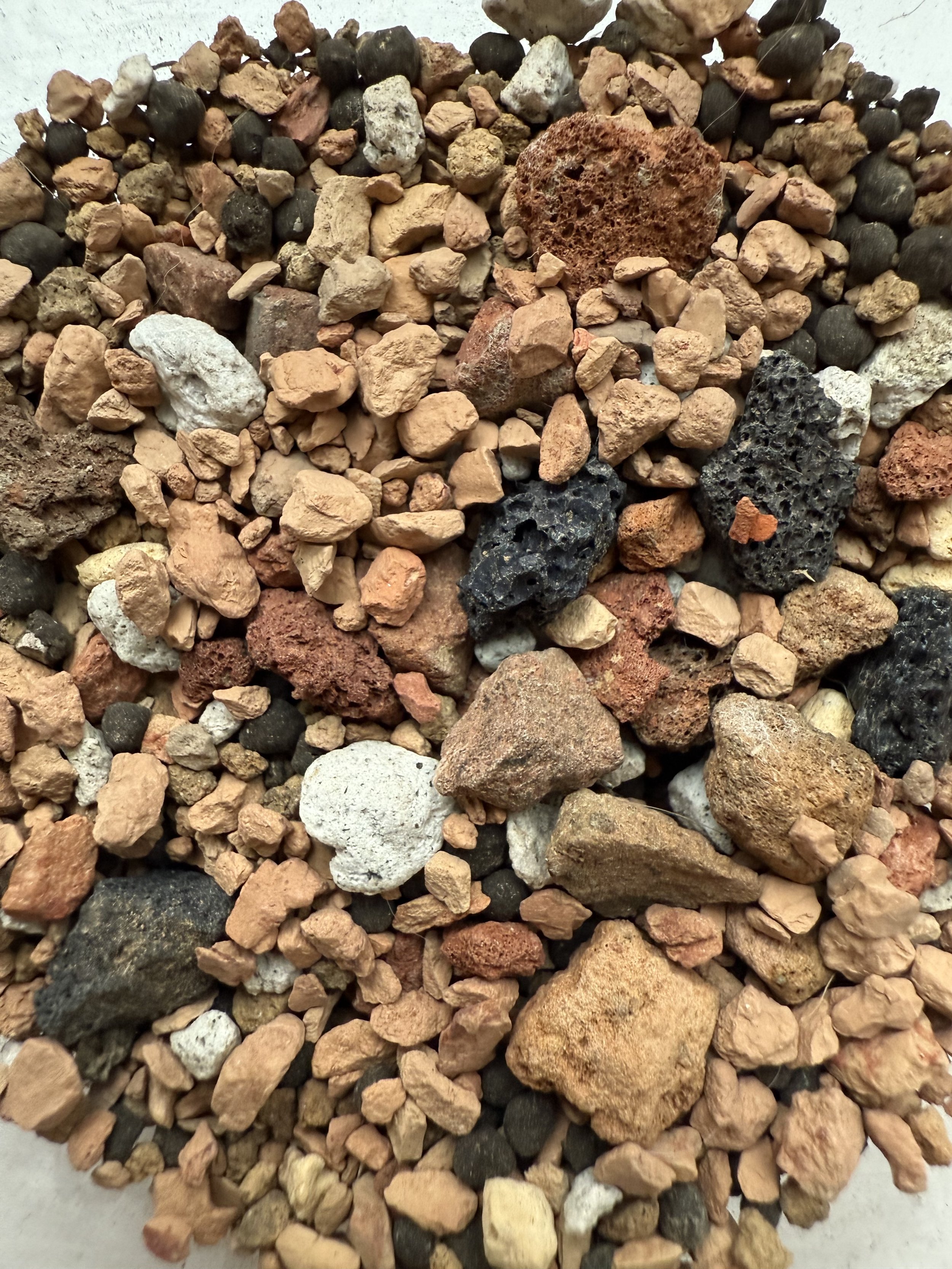 Mineral mix (Peat-free, volcanic rock and calcined clay)