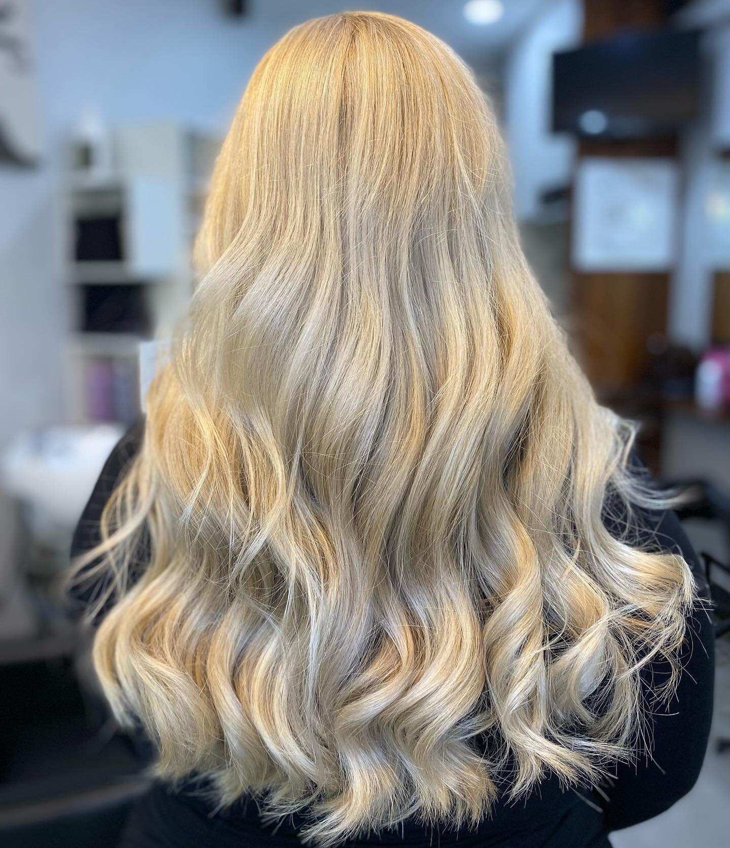 BLONDE BOMBSHELL! #blonde #waveshair #curls #metaldetox #metaldetoxlorealpro #metaldetoxloreal #loreal #lorealpro #lorealprofessionnel #bellamayhairdesign #hair #haircut #haircolour #haircolorist #colourspecialist #blondecolourspecialist #hairspecial