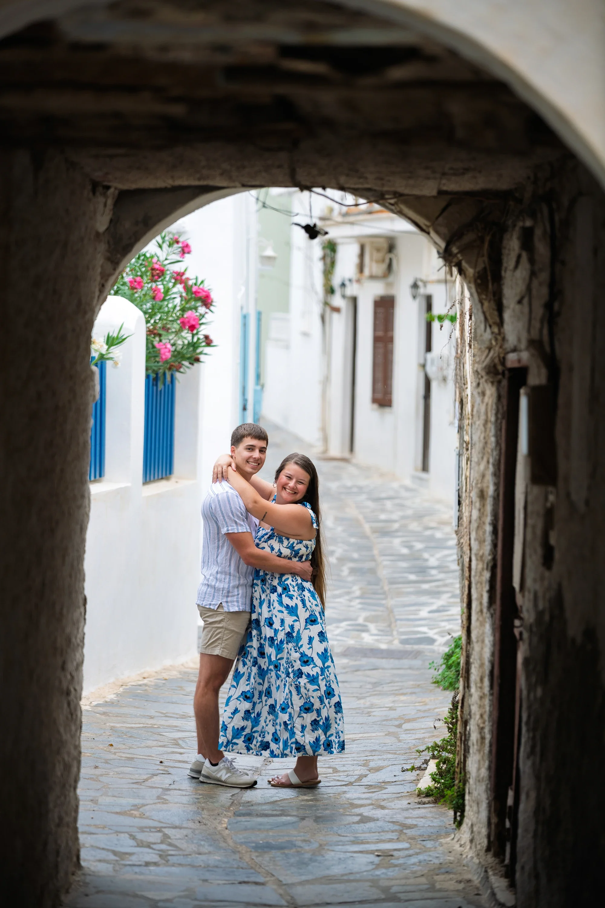 couple-embrace-stone-archway-naxos.WEBP