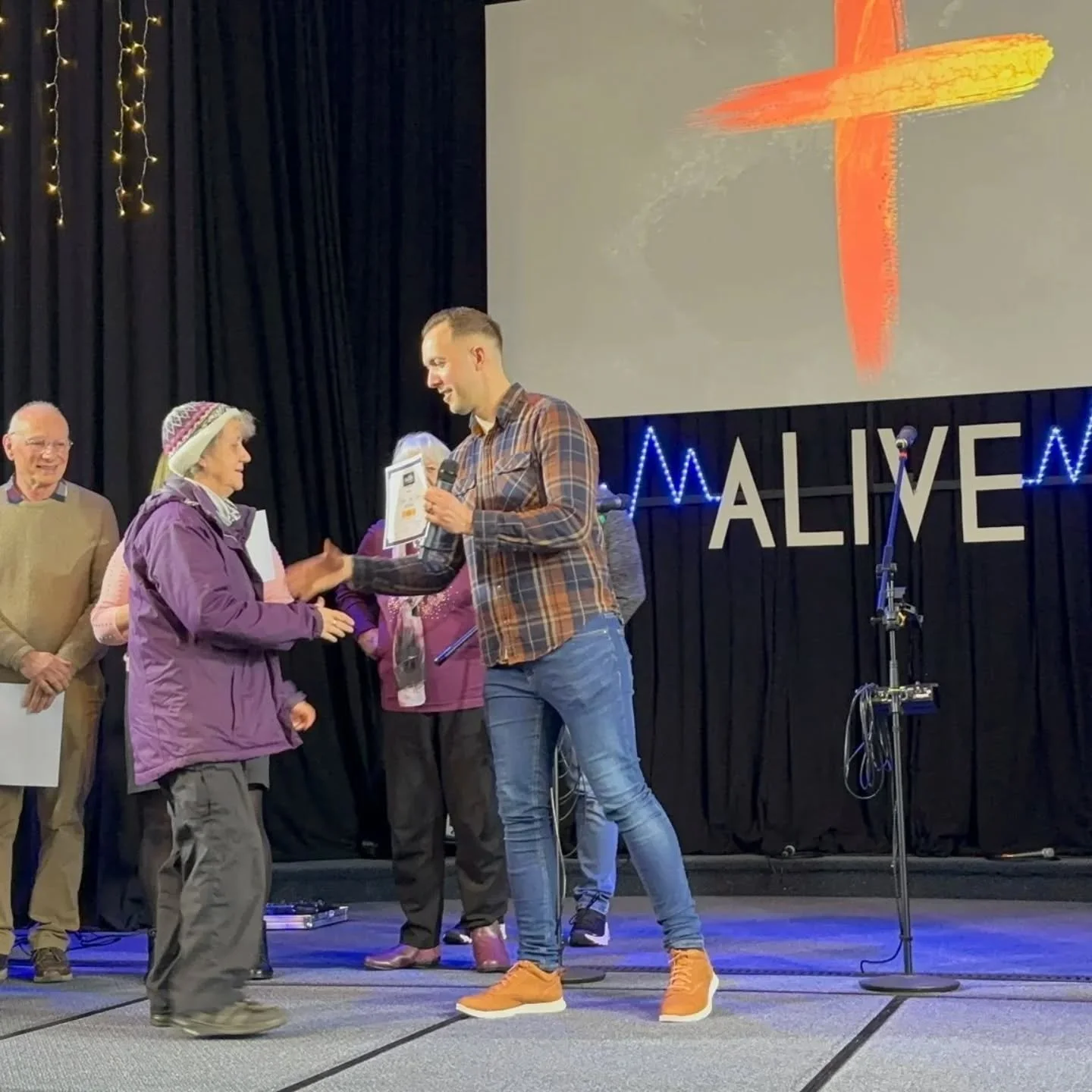 What a great morning!
@danielpharman spoke on The power of an invitation! 
You can watch this message on our YouTube channel Clc tv global.
And we gave out certificates to those who had been having Spanish lessons.
#sunday #Sundaymorning #church #sun