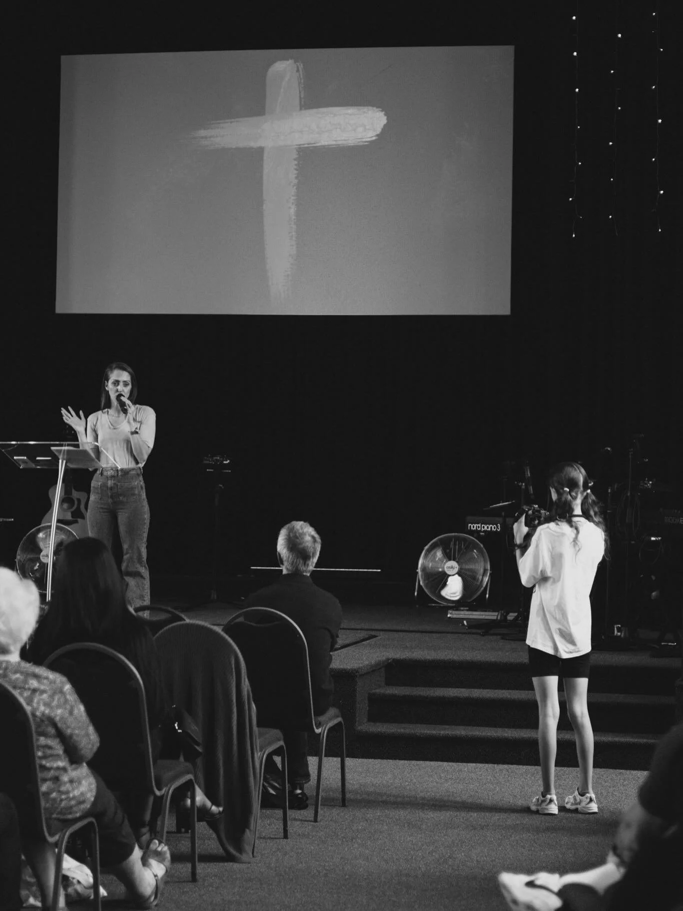 Last Sunday we had serving Sunday for our youth, they all did an incredible job and we believe that everyone has a roll to play in the church no matter their age!! 🙌🏻

Here&rsquo;s some pictures from Hope who was on the photography team 📸

#church