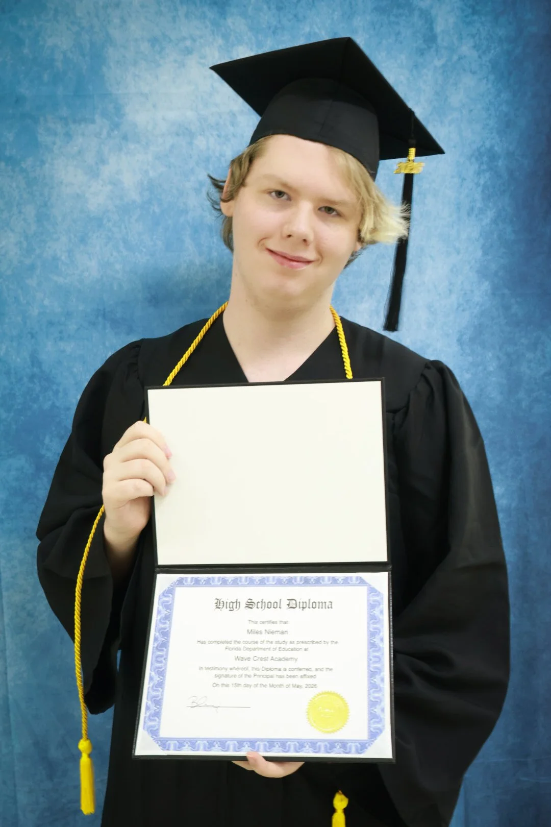 Miles Nieman Titan Bound! 🔱🎓

A big Wavecrest cheer for our 2026 grad, plans on attending Eastern Florida State University in the fall. He’s taking his education to the next level, and we know he’s going to achieve great things. Congratulations!