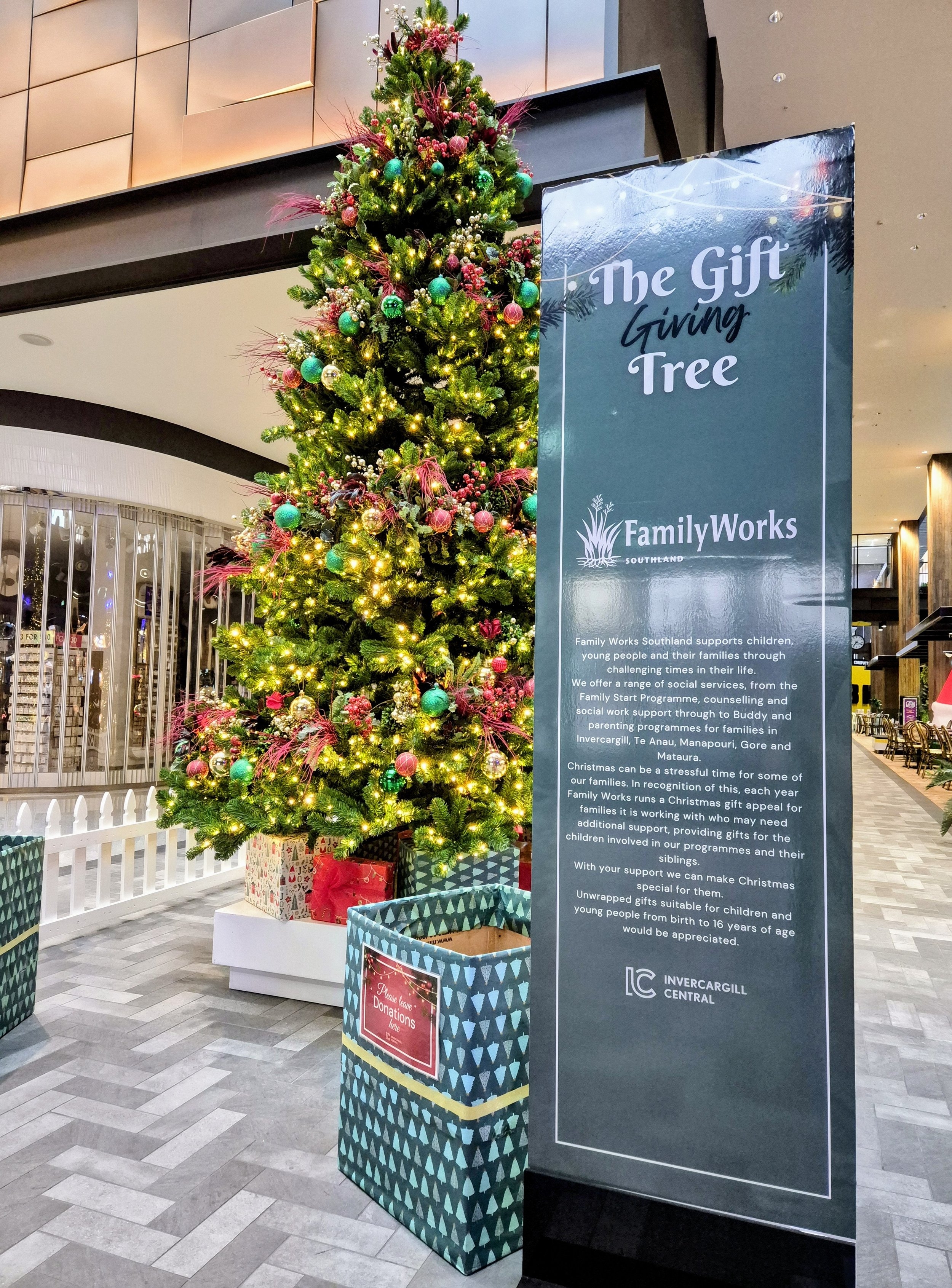 🎄 Family Works Southland – Gift Giving Tree 🎁