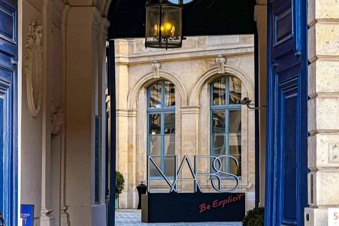 1110010-maison-explicit-le-pop-up-beaute-signe-nars-place-vendome-image00091.jpg
