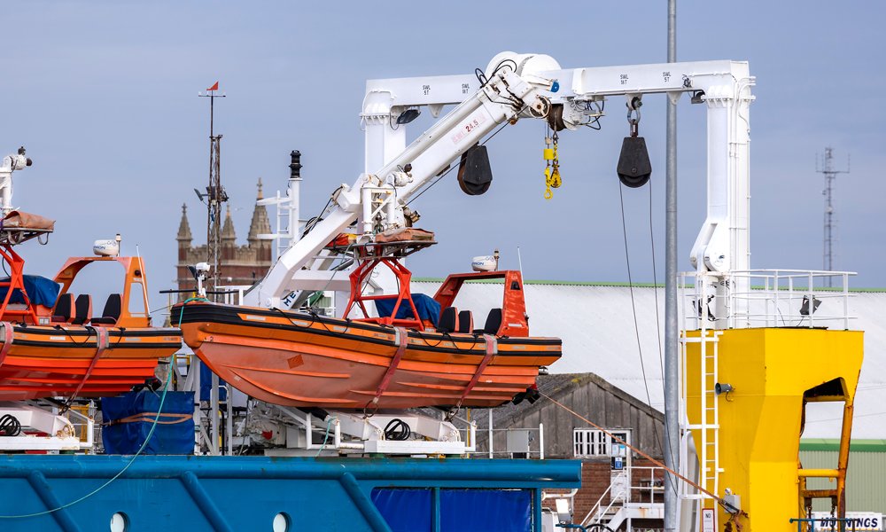 Lifeboats-and-Davits-1000px.jpg