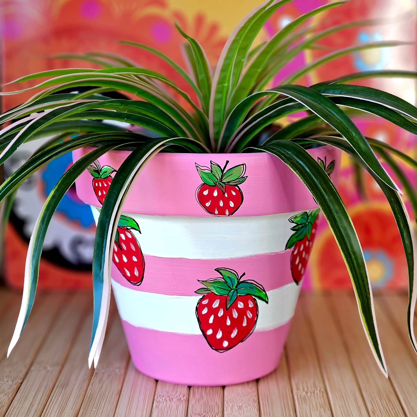 You can't go wrong with pink and white stripes embellished wth strawberries.

She is destined for @ommademeetthemaker
West Lakes.

#fizzbubbleartanddesign #art #artist #paintedpots #pinkandwhite #strawberries #handpainted #adelaide #southaustralia