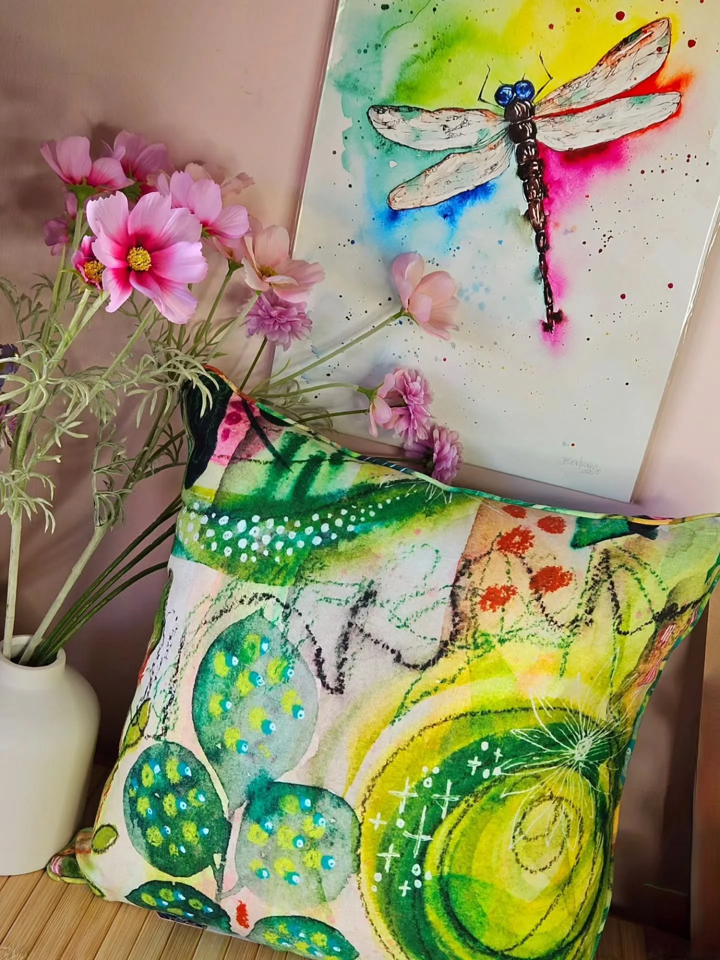 FizzBubble 'Emerald Garden' cushion and 'Dragonfly' print are a perfect match.  Ger yours now at @ommademeetthemaker West Lakes.

#fizzbubbleartanddesign #artforyourhome #dragonfly #arttomakeyousmile  #adelaide