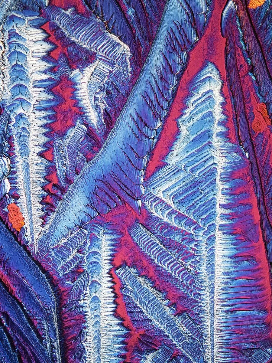 🔬 A small set of crystal studies captured years ago in my old home studio. Recorded with a camera mounted to the microscope,  observed in polarized light. Real size 4mm. Let me know which one is your favourite! 👁️