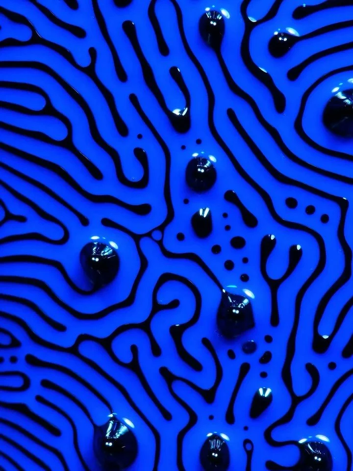 🔵 A series of experiments with ferrofluid and blue ink, shown across microscope footage (~4 mm), macro shots (~15 mm), and a short behind-the-scenes moment from the studio.

Ferrofluid is a magnetic liquid containing suspended iron particles that re