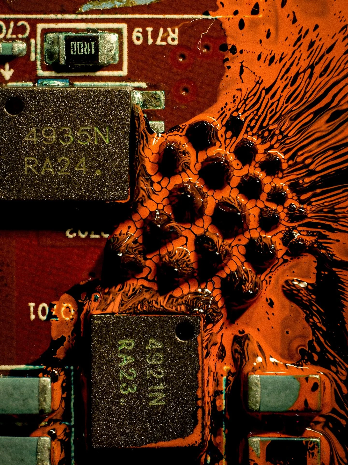 999th post! &bull; Here&rsquo;s some shots from the upcoming video that I will post tomorrow as a 1000th post milestone 🤓 these were captured with a macro camera, showing some experiments with ferrofluidem a PCB board. Let me know if you like it!