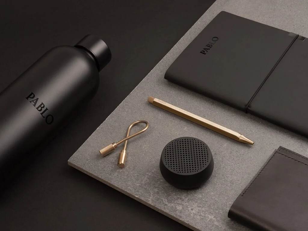 Elvermood projects x Loppies 

We started by understanding your philosophy and values to design premium merchandising and surprise your most demanding customers. We created the perfect pack for your managers: This contained the most premium technolog