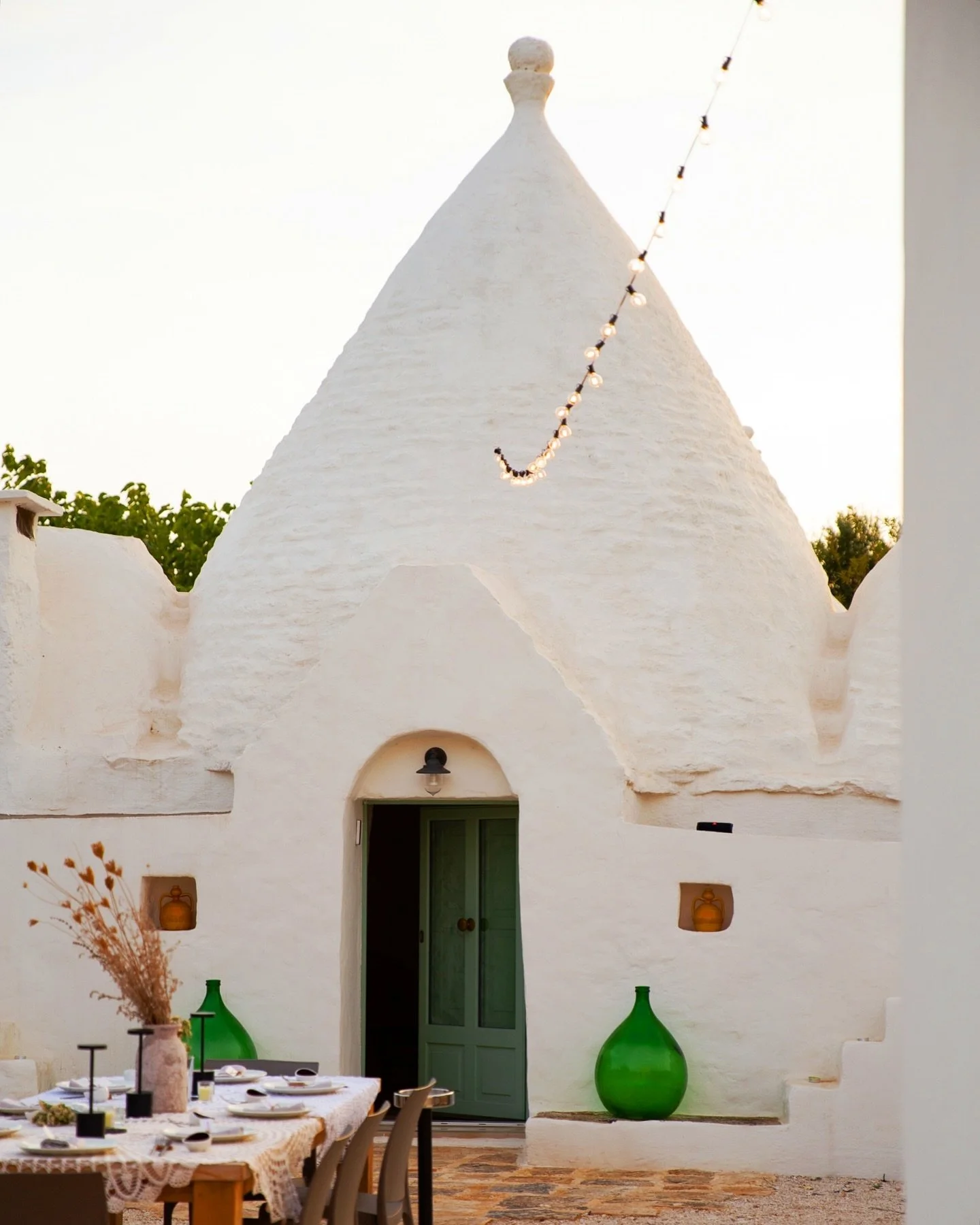The lights we prefer ✨
.
.
.
#goldenhour #goldenhourphotography #goldenhourlight #trullo #trulli #apulia #italy #italytravel #italytrip #trip #trips #discoverearth #discover #discoverglobe #discoveritaly #discovereurope #holiday #charme #luxury #priv