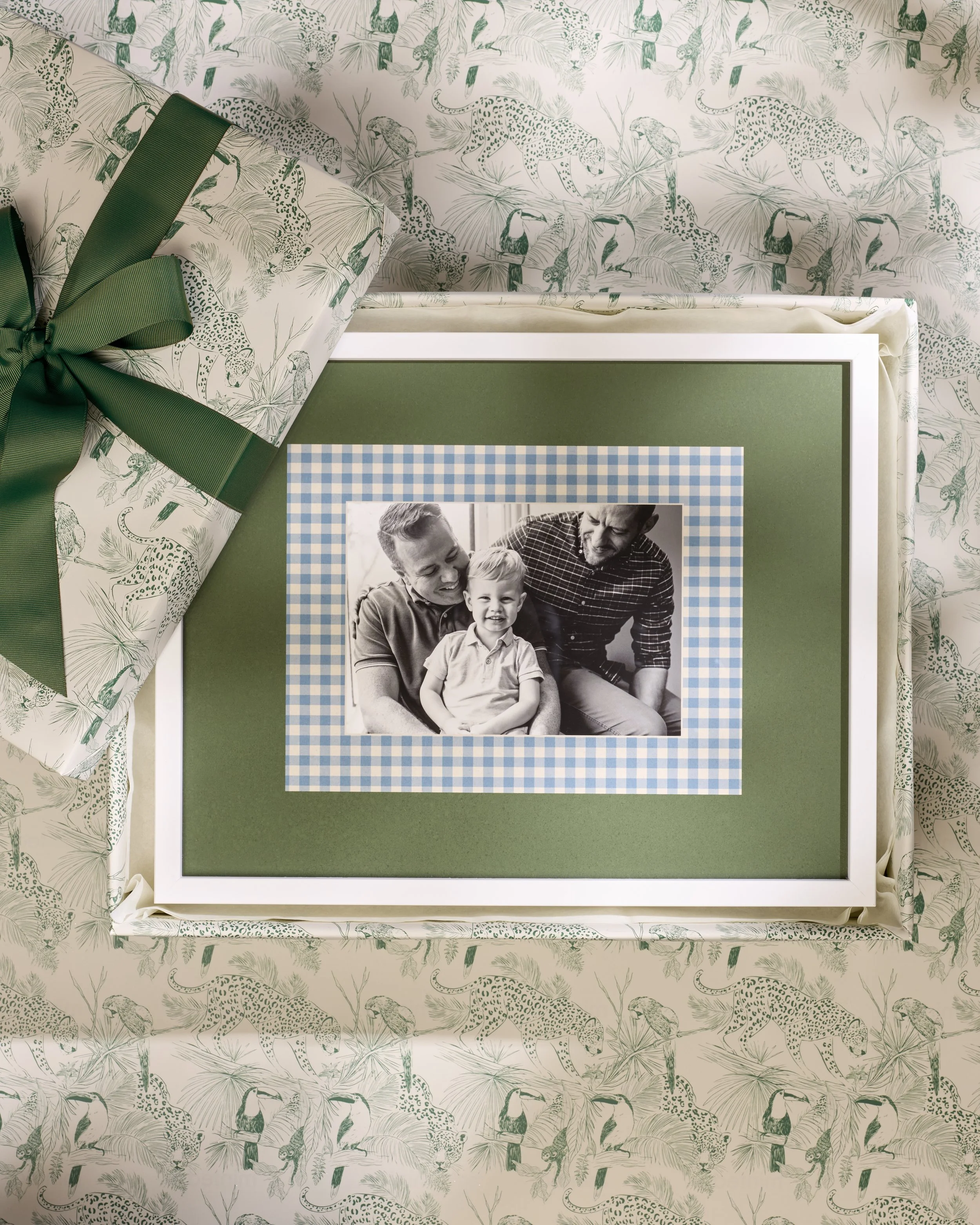 FY26_Q1_BRAND_CONTENT_SHOOT_NY_RESET_FRAMED_PHOTO_FDAY_GIFTING_GINGHAM_MIN-S91-GCP (2).jpg