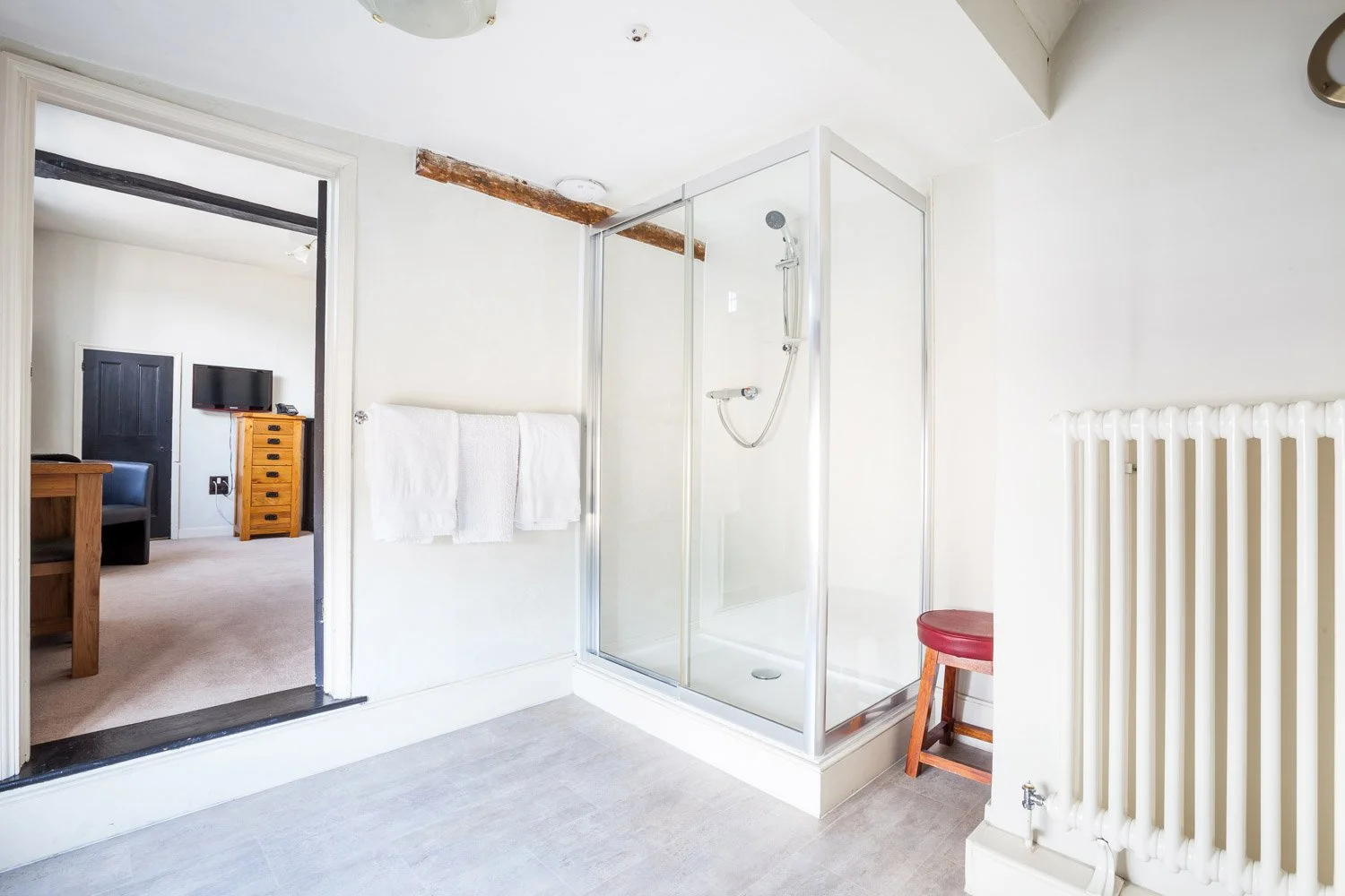 19-felixstowe-real-estate-bathroom.jpg