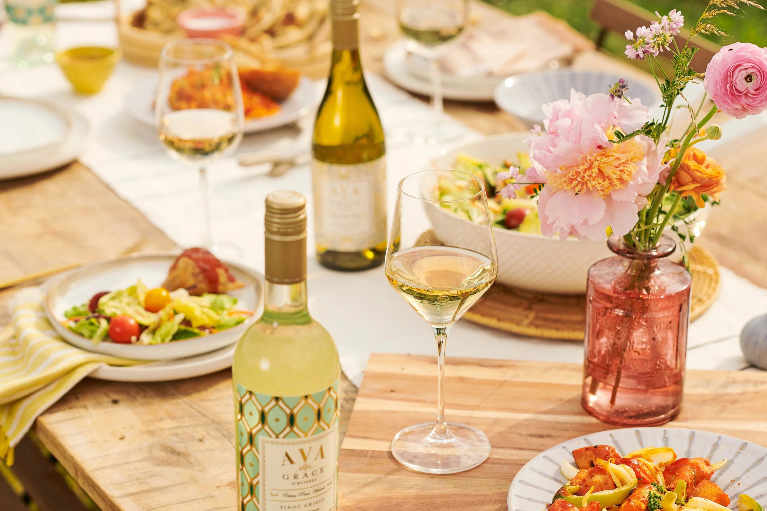 005_20AvaGraceLifestyle_DinnerParty.jpg