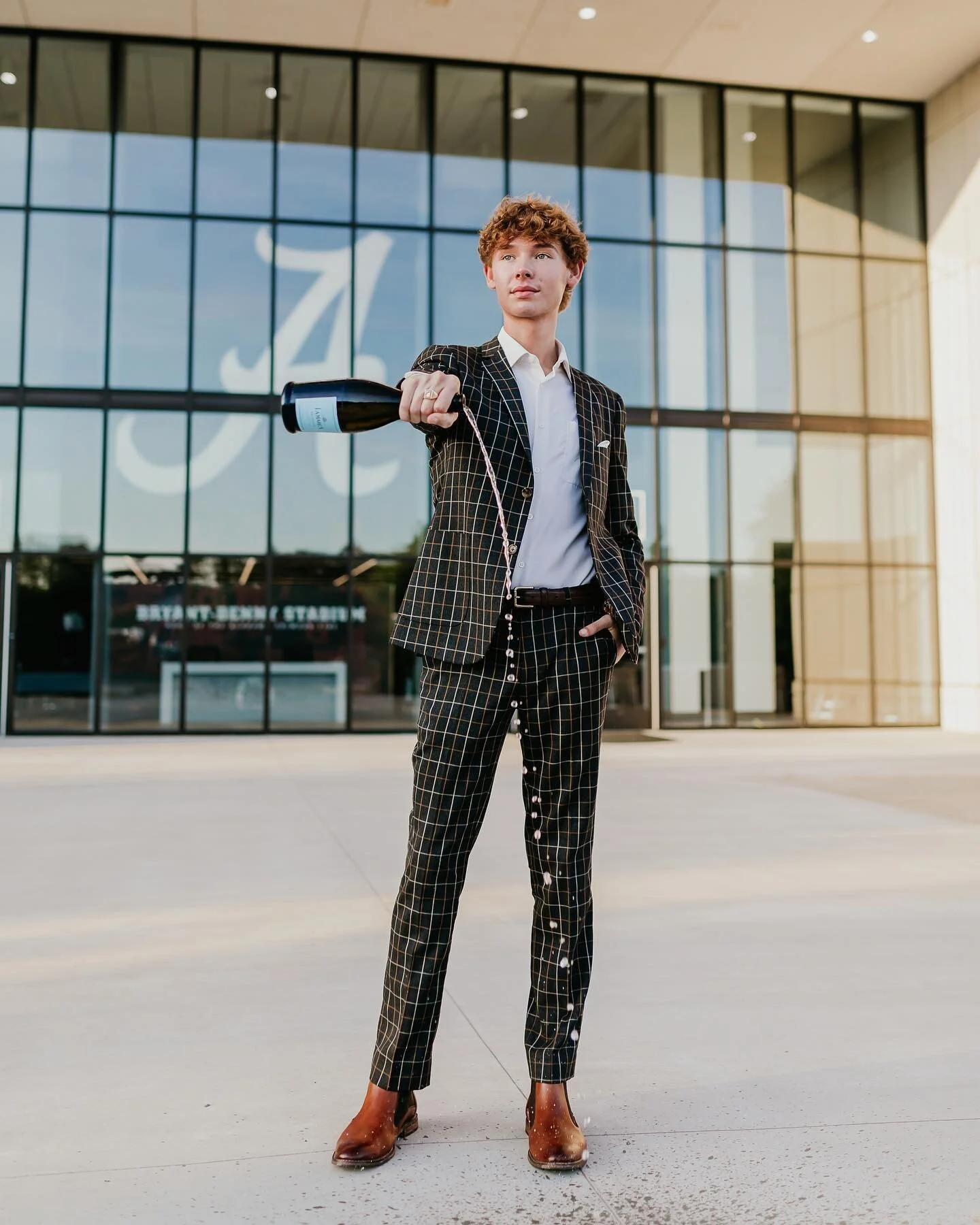 Now that&rsquo;s how an Alabama football game should go🐘🎉 Guys take notes on how phenomenal Jackson looked during his session! Attire &amp; poses on point👏🏽