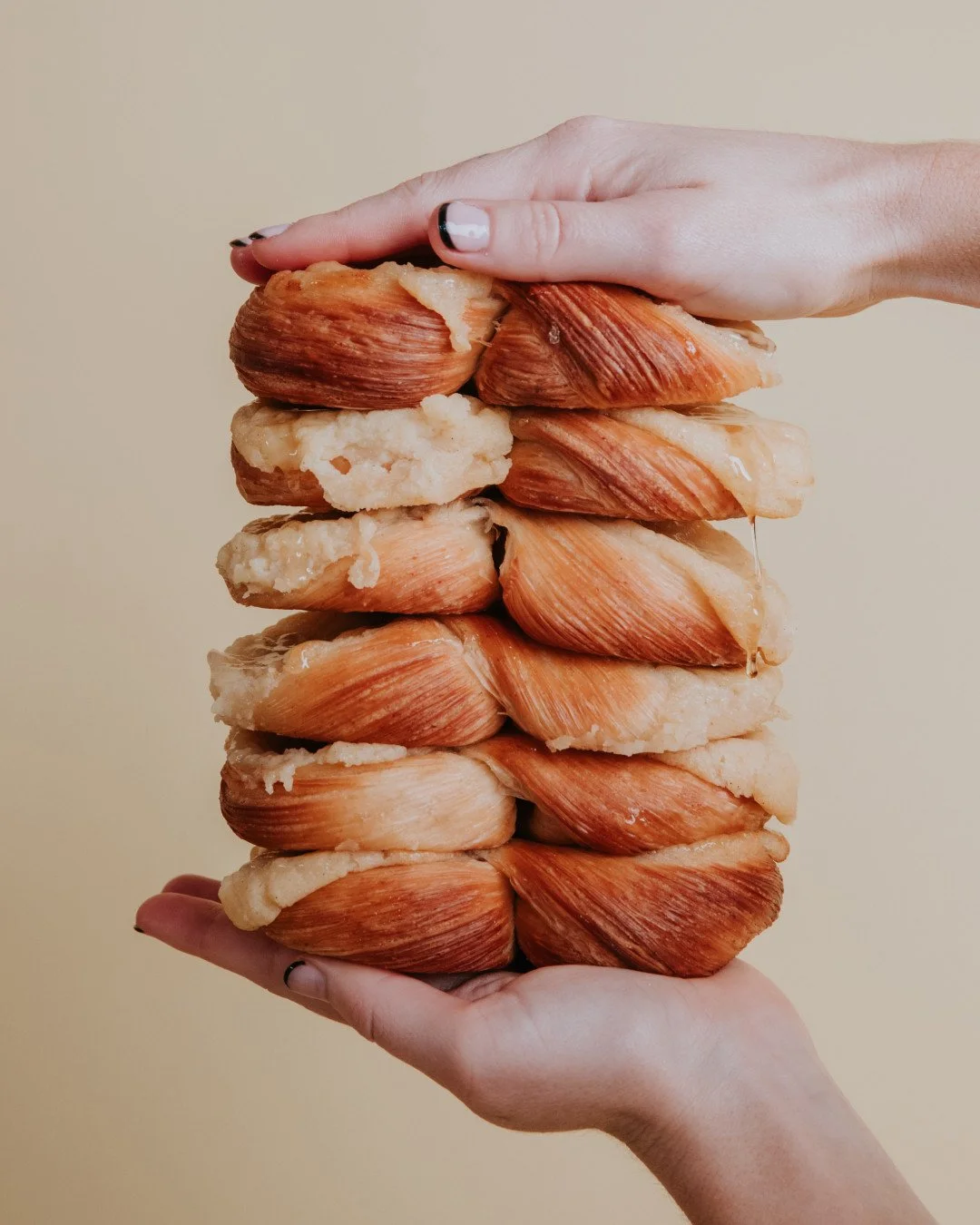 Our Custard Danish is a little morning luxury, filled with silky vanilla bean custard. Best enjoyed with coffee ☕️ 💛 Duck in 7AM - 4PM ⁠
⁠
#thebakersduck