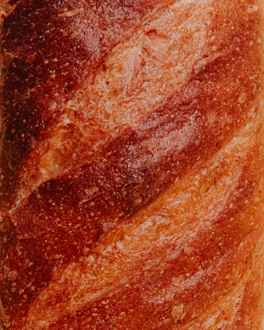 Upgrade your everyday sandwich loaf to our white sourdough loaf. Made from 100% organic bakers flour and naturally fermented, it&rsquo;s soft, clean, and better for your gut. A familiar classic, done better. 🍞💛⁠
⁠
#thebakersduck