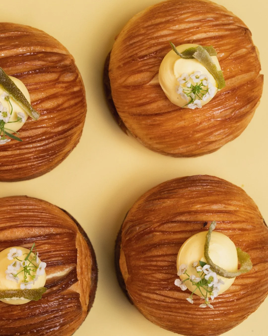 The Hummingbird Pain Suisse has it all. Think hummingbird cake folded through caramelised pineapple, layered inside laminated pastry, and topped with a creamy pineapple-lime finish.⁠
⁠
Toowoomba's very own tropical escape 🏝️🍍⁠
⁠
#thebakersduck