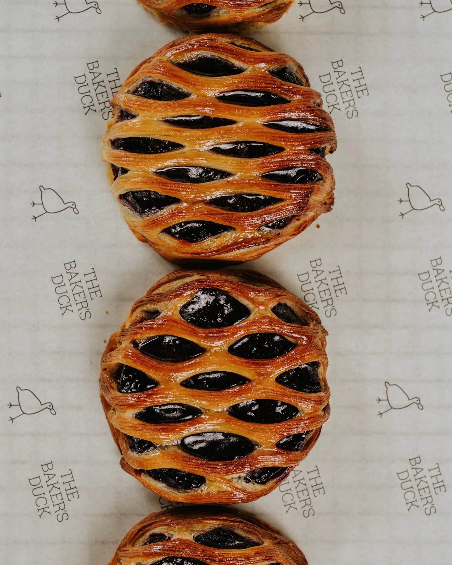 Autumn won&rsquo;t last forever and neither will this beauty. Our blueberry &amp; lemon lattice is part of our autumn menu and only around for a few more weeks. Duck in while you still can. 🫐🍂

#thebakersduck