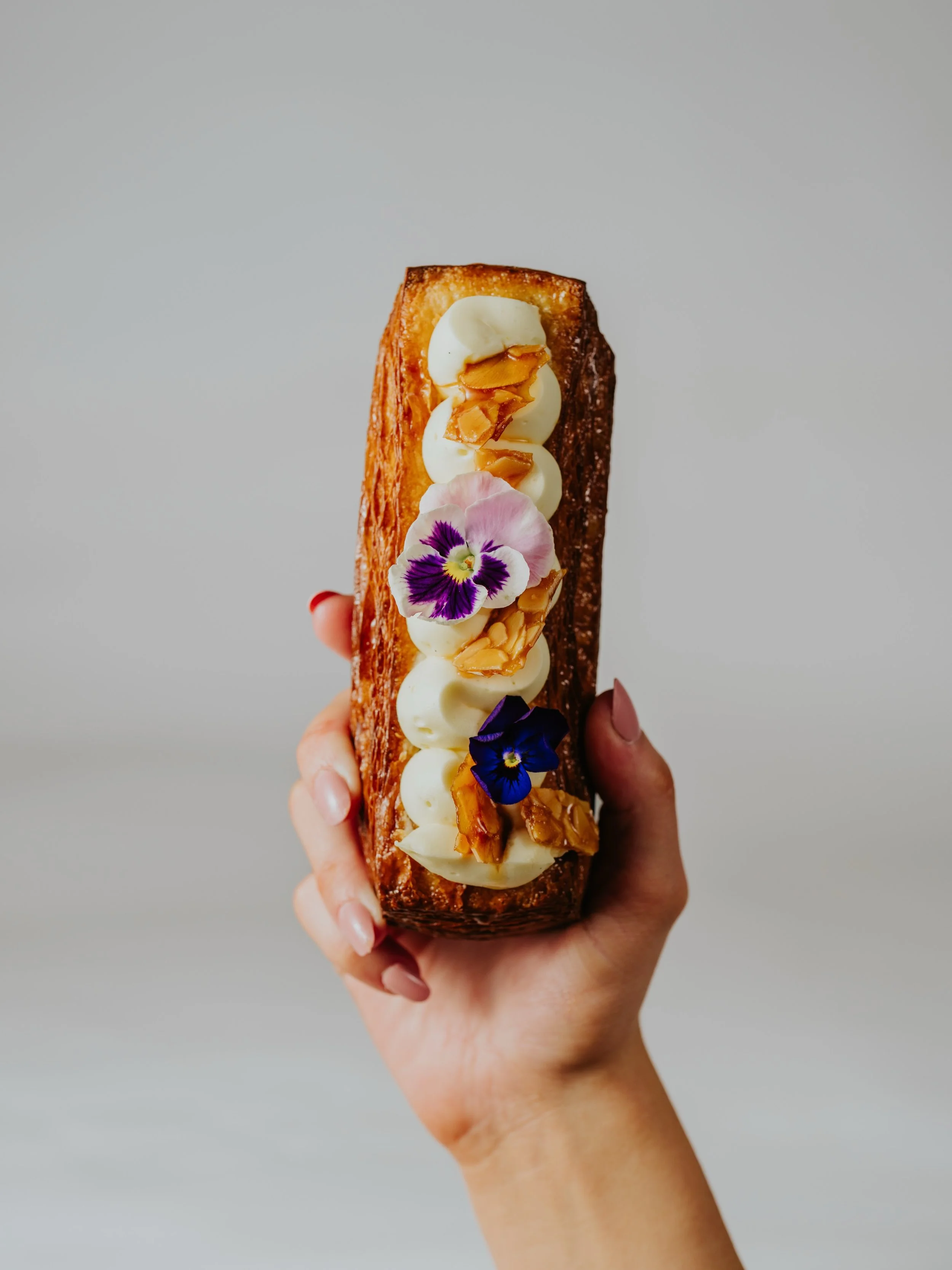 The beesting croissant bar has been the perfect autumn treat! Golden, crunchy, creamy, and indulgent.

Find it in store while Autumn is still here 🍯🍂 Monday never felt quite right without a treat in hand 👀

#thebakersduck