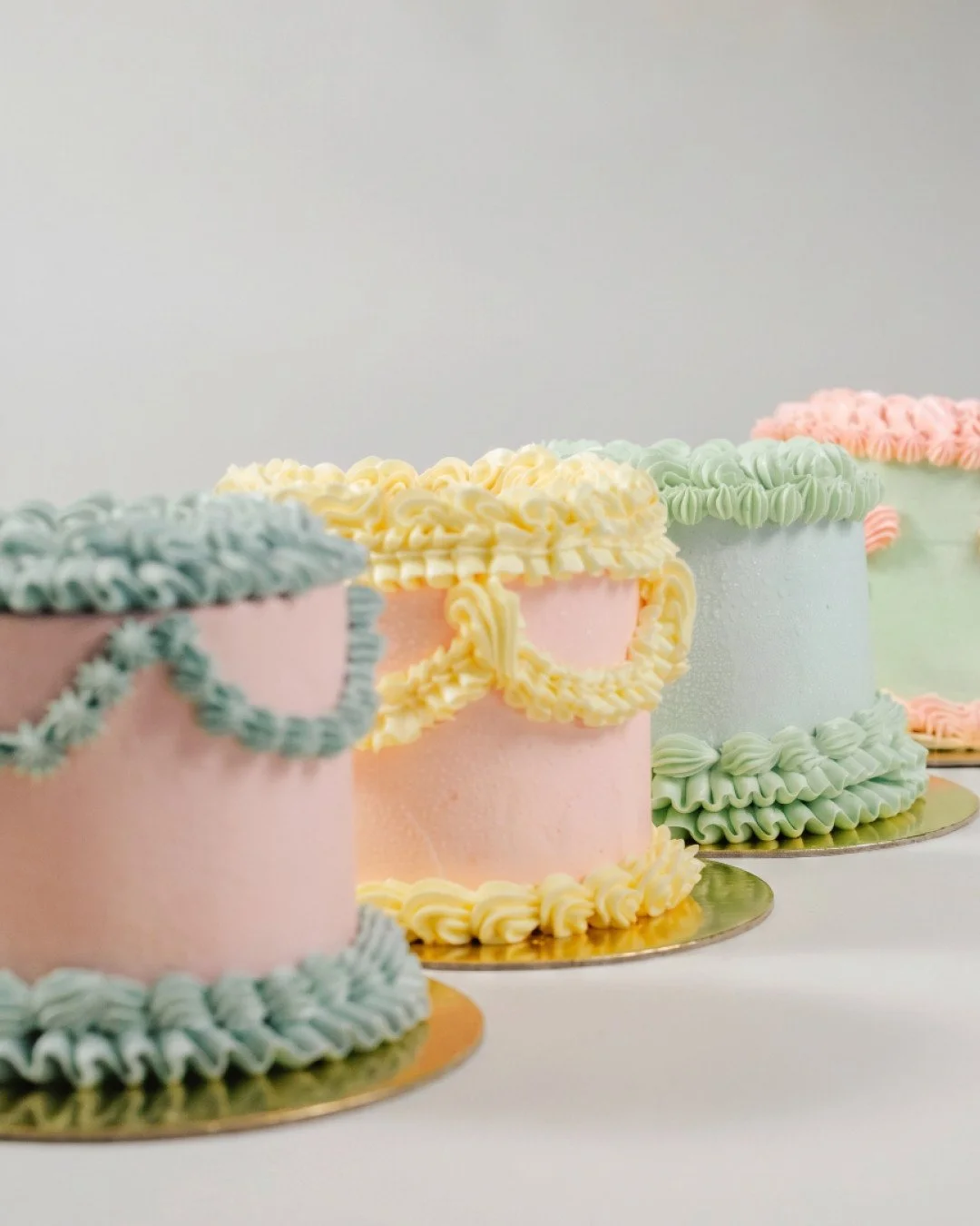 We're turning 11 on the 21st May 🥳 If that's your birthday too, this one's for you 🎂⁠
⁠
We're giving away 5 of our Birthday Mini Vintage Cakes to 5 followers who share our birthday. Mini vanilla layer cakes finished in classic vintage style, on us,