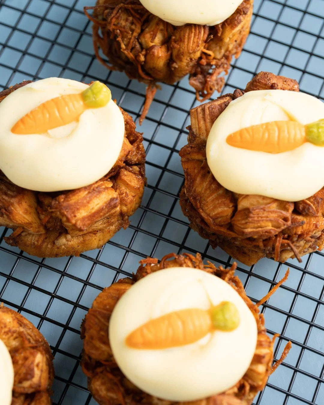 Monkey bread is back, and this time it's had a spring make-over! 🥕⁠
⁠
Carrot, spices, walnuts and butter, all pulled apart and finished with a cream cheese glaze and an extra cute marzipan carrot on top!⁠
⁠
#thebakersduck ⁠
⁠
#ae #mf⁠